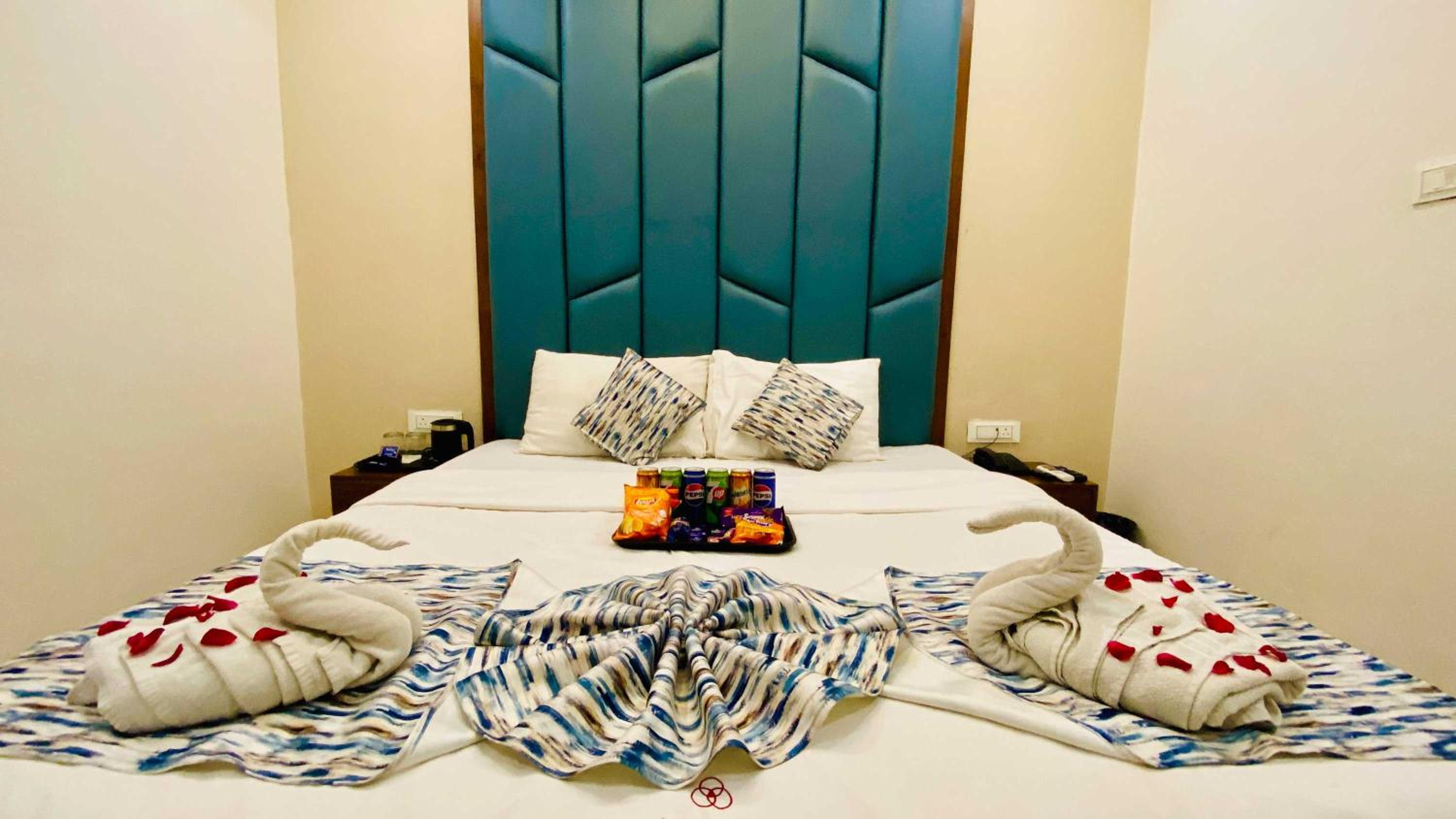 Deluxe Room - Photo 12
