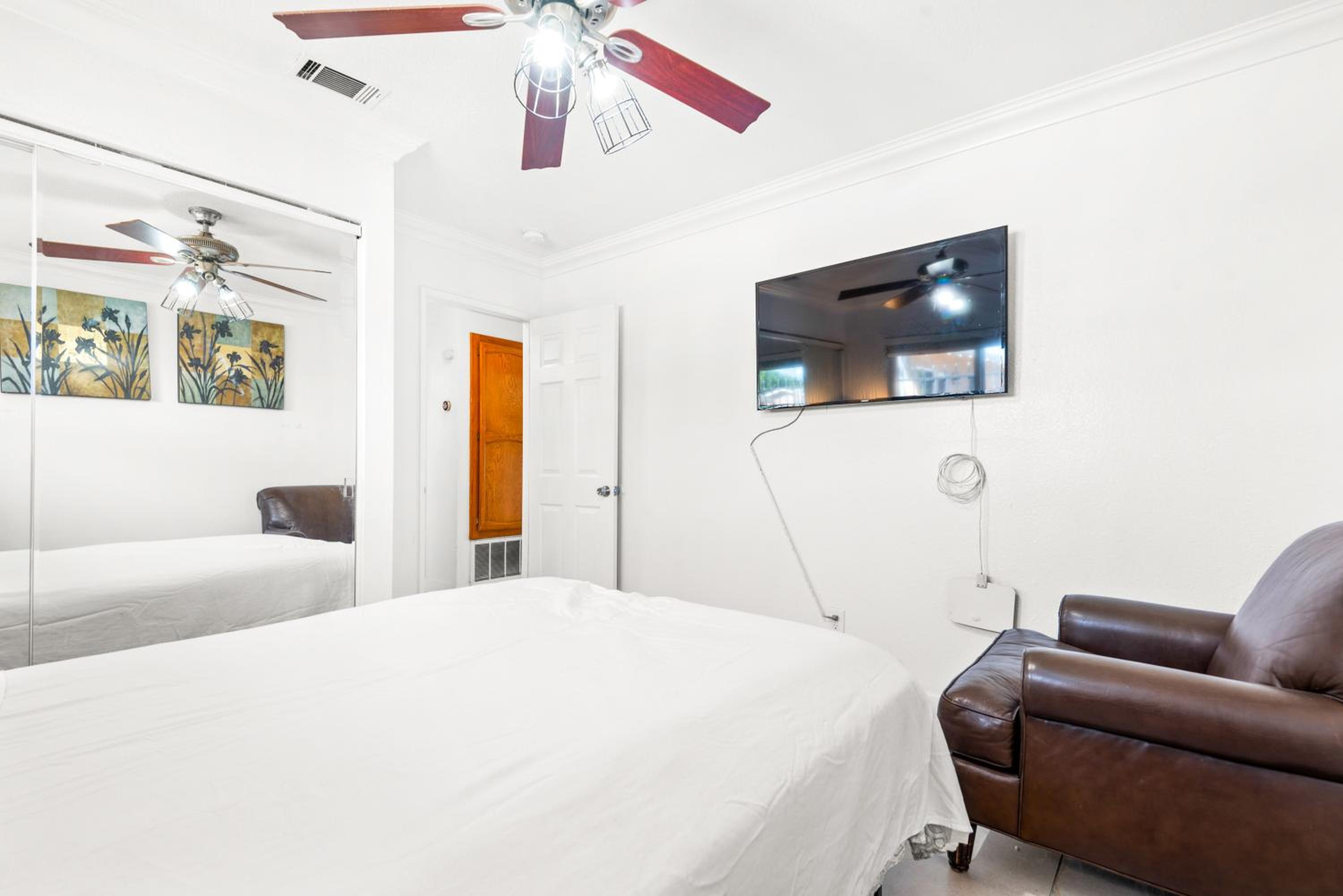 One-Bedroom House photo 1