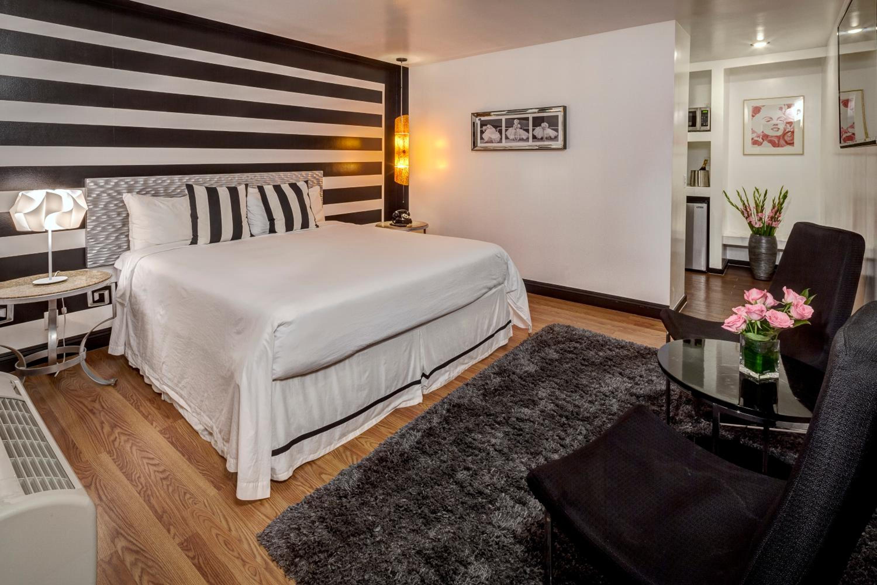 Superior King Room - Photo 3