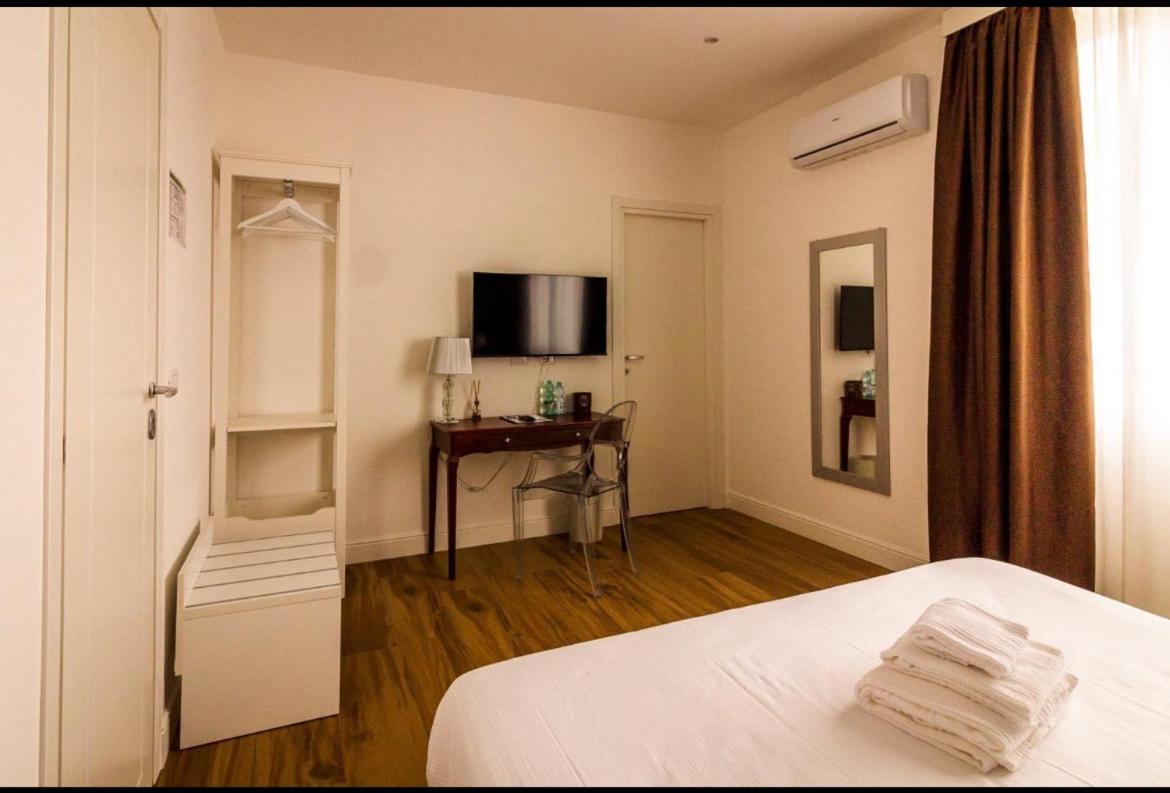 Double Room with Private Bathroom photo 2