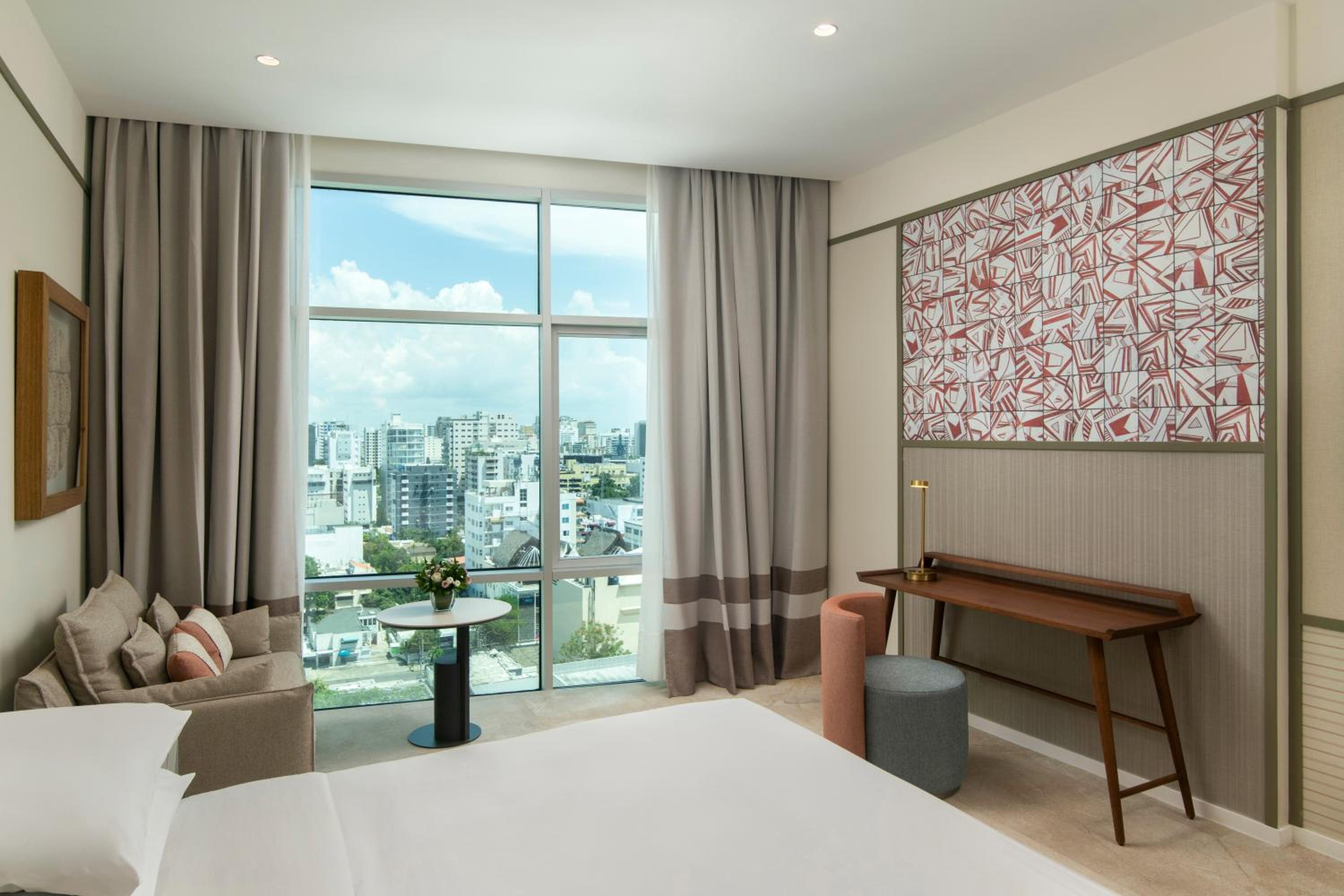 Deluxe King Room with Roll In Shower - Mobility Accessible photo 2
