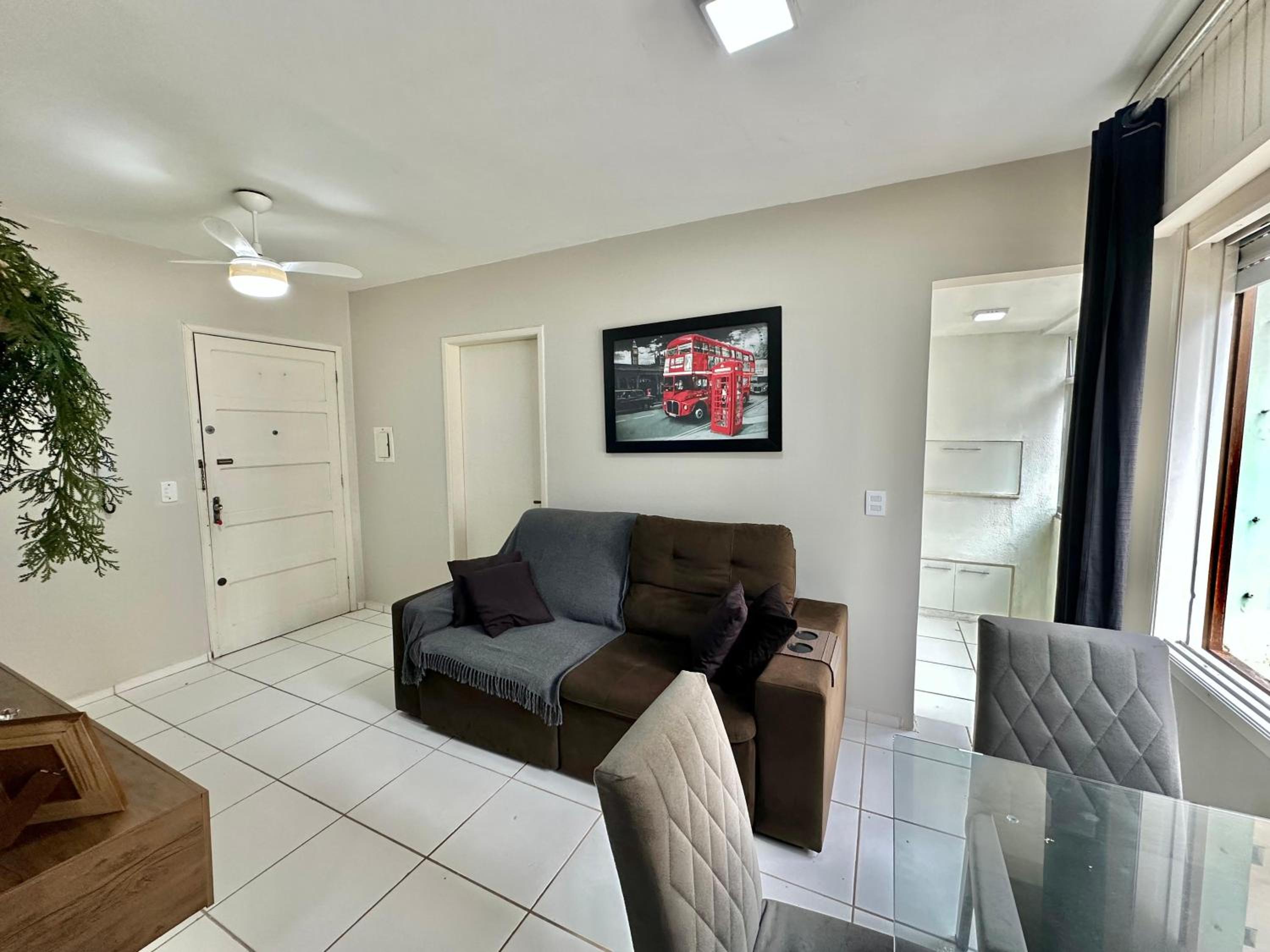 One-Bedroom Apartment photo 1
