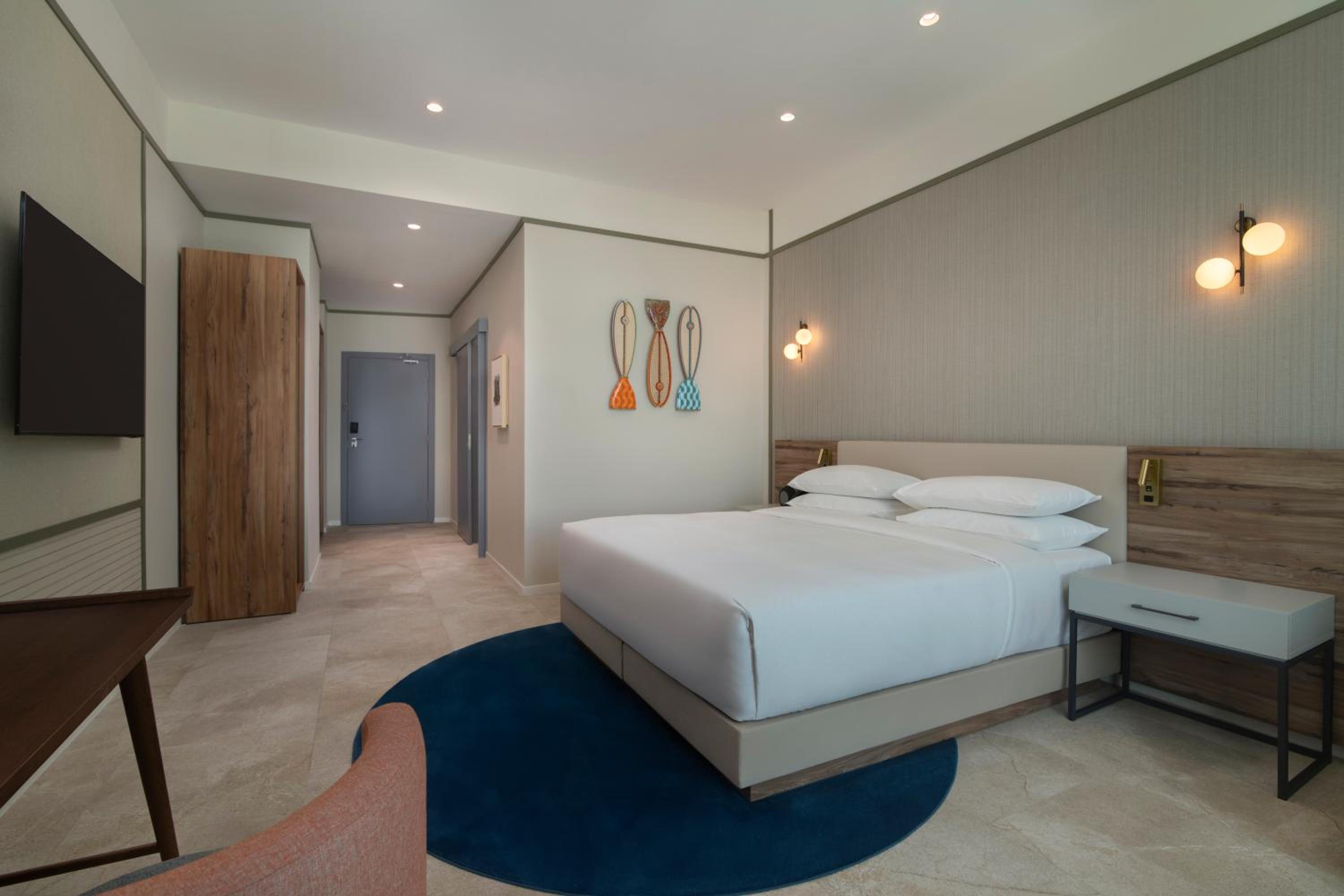 Deluxe King Room - High Floor photo 2