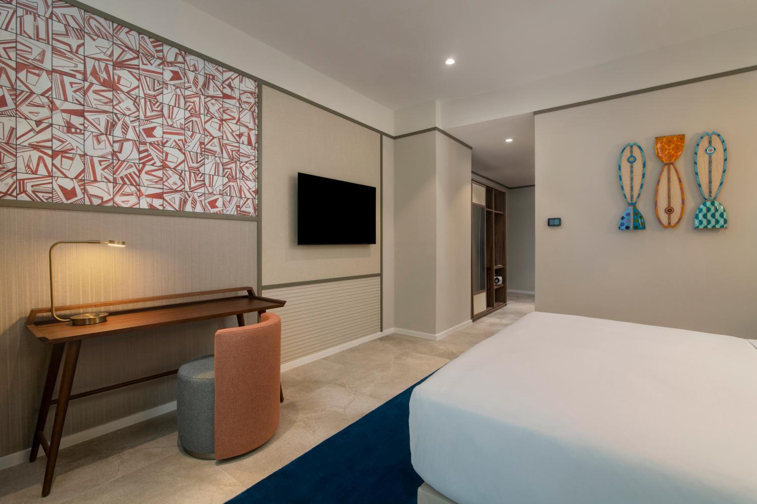 Deluxe King Room - High Floor photo 3