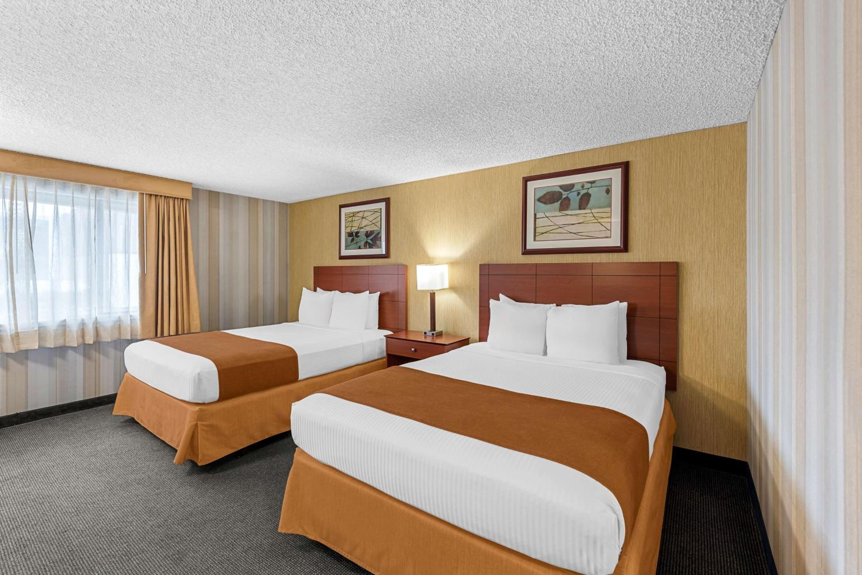 Queen Room with Two Queen Beds with Roll-In Shower - Mobility Access