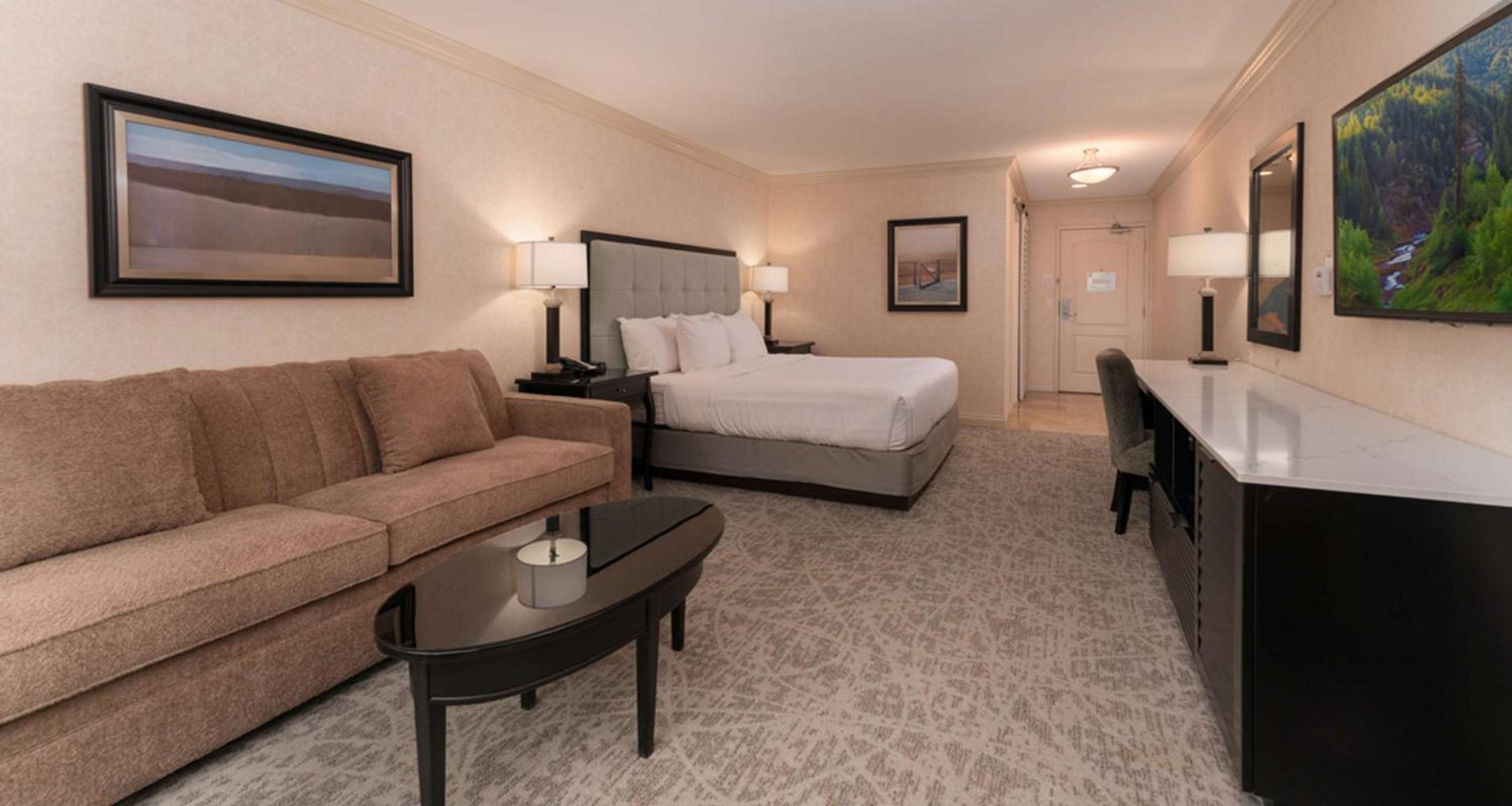 Family Room with Two Queen Beds - Non-Smoking photo 2