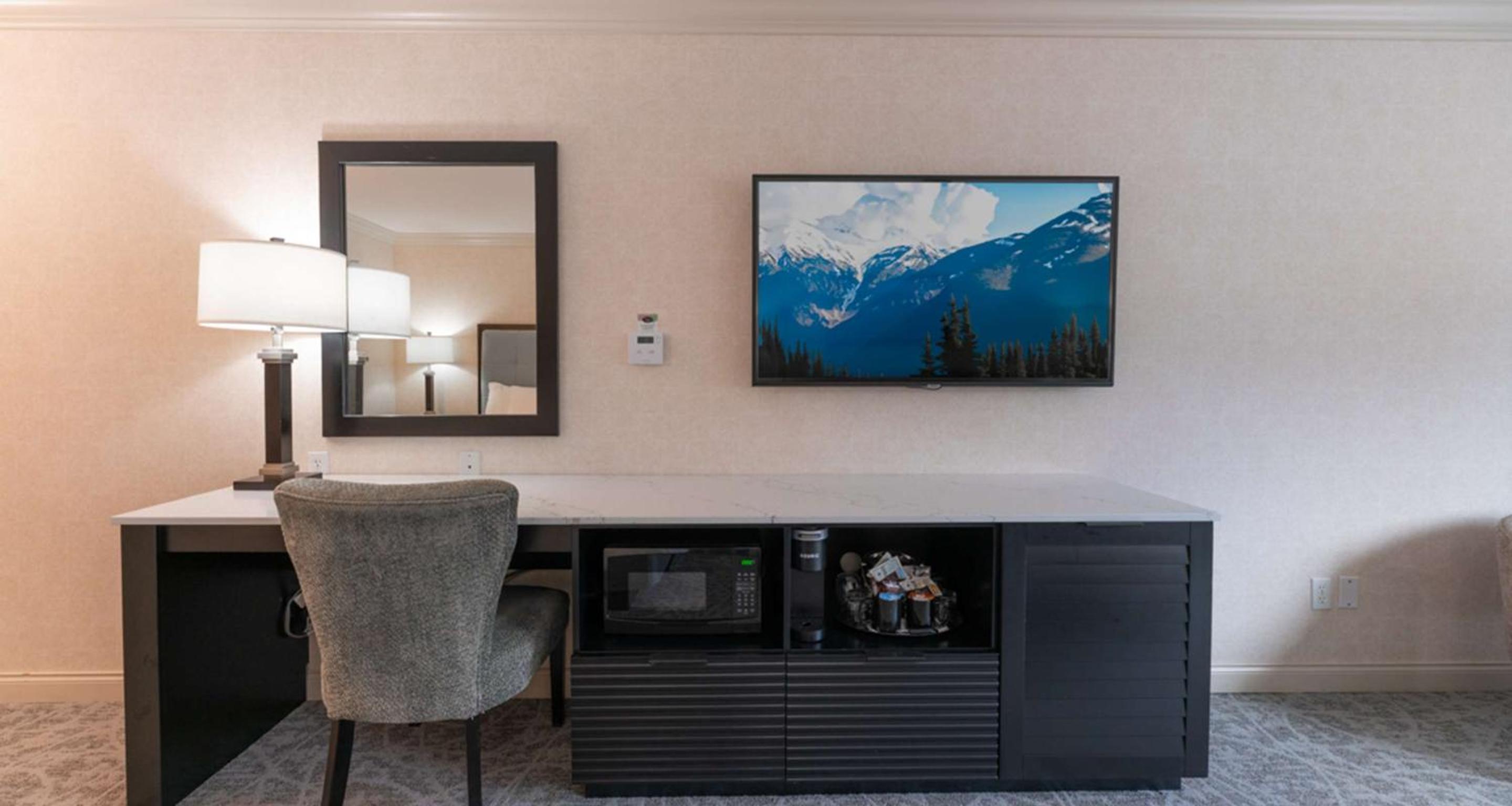 Family Room with Two Queen Beds - Non-Smoking photo 3