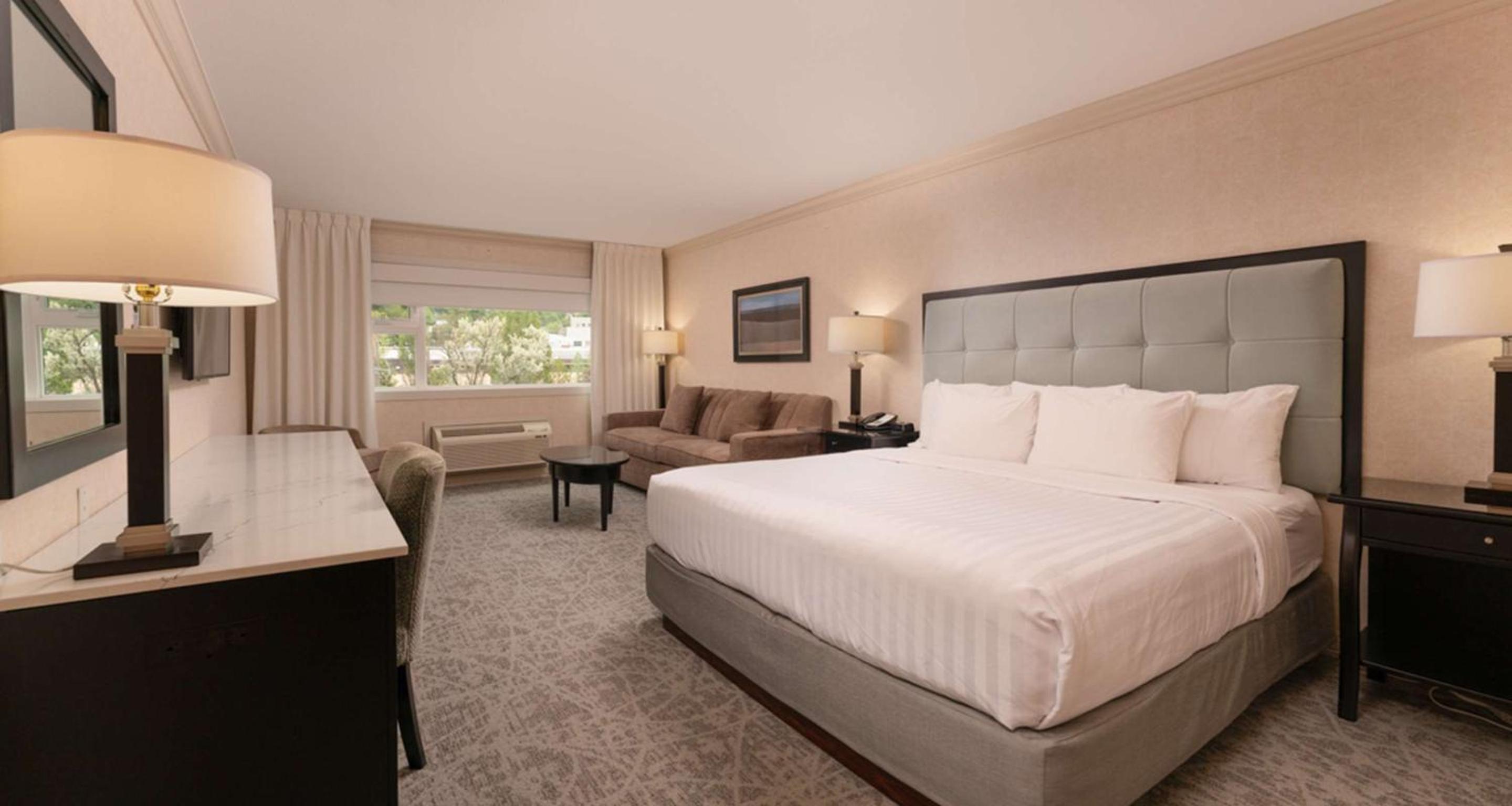 Family Room with Two Queen Beds - Non-Smoking photo 1