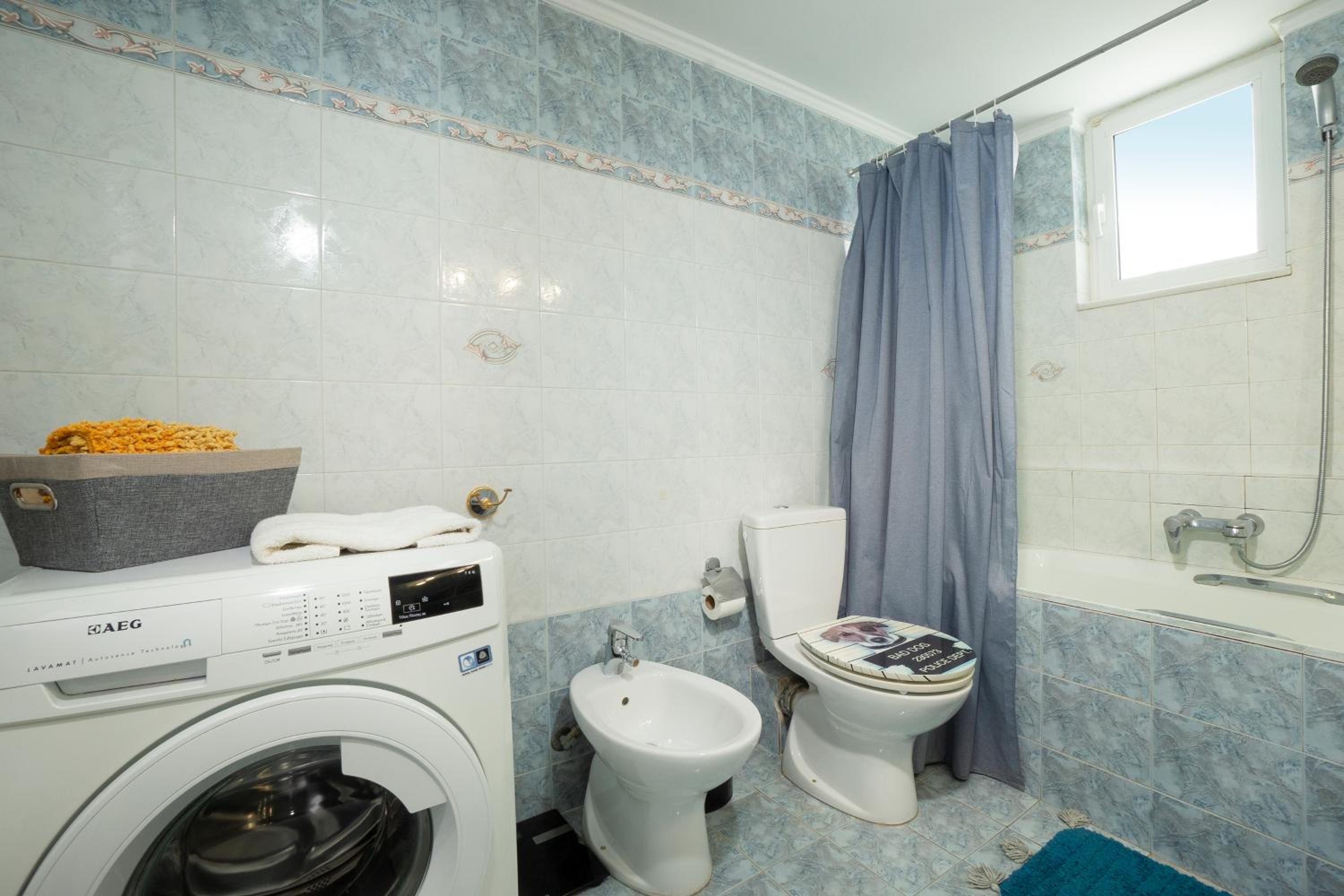 Three-Bedroom House photo 3