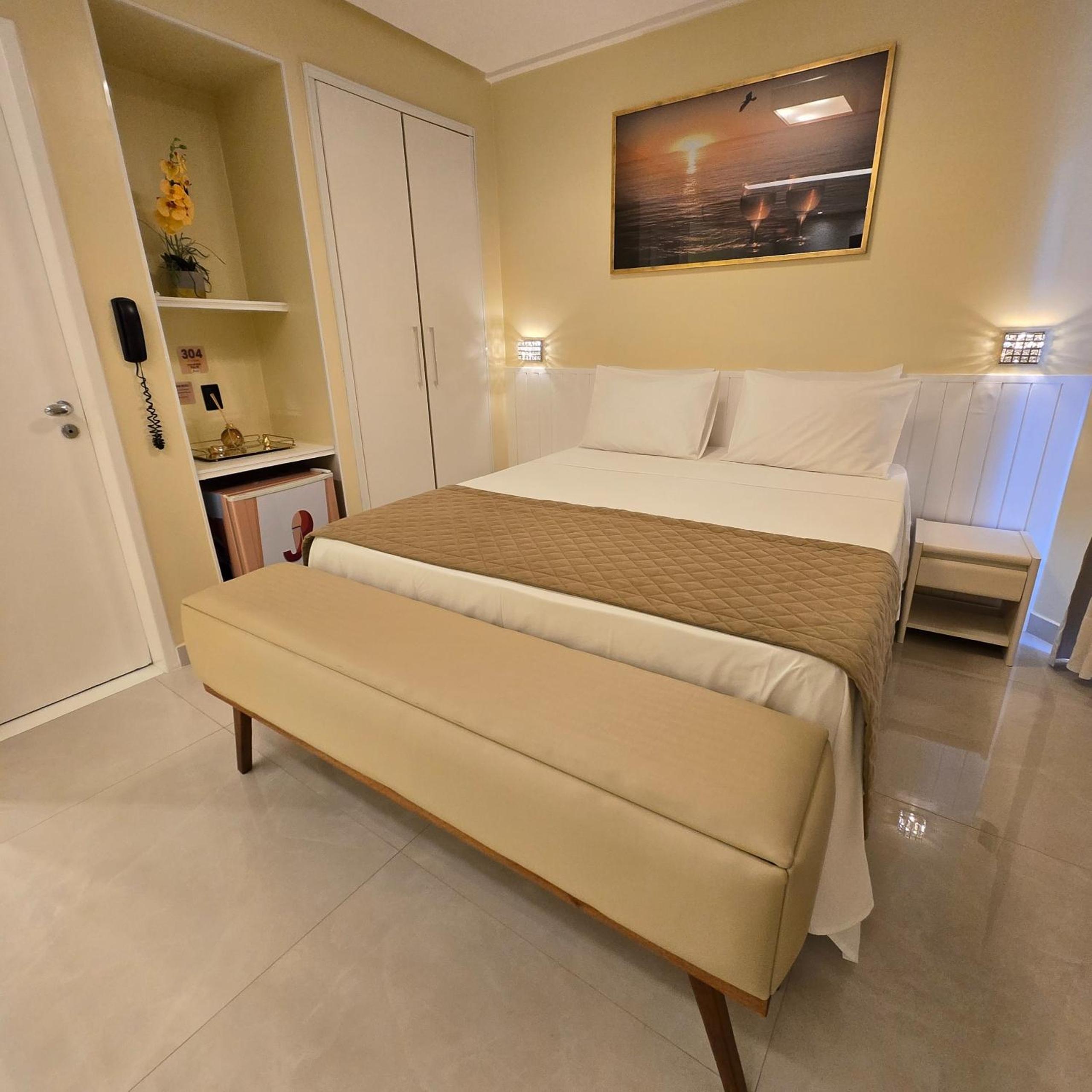 Suite with Hot Tub photo 2