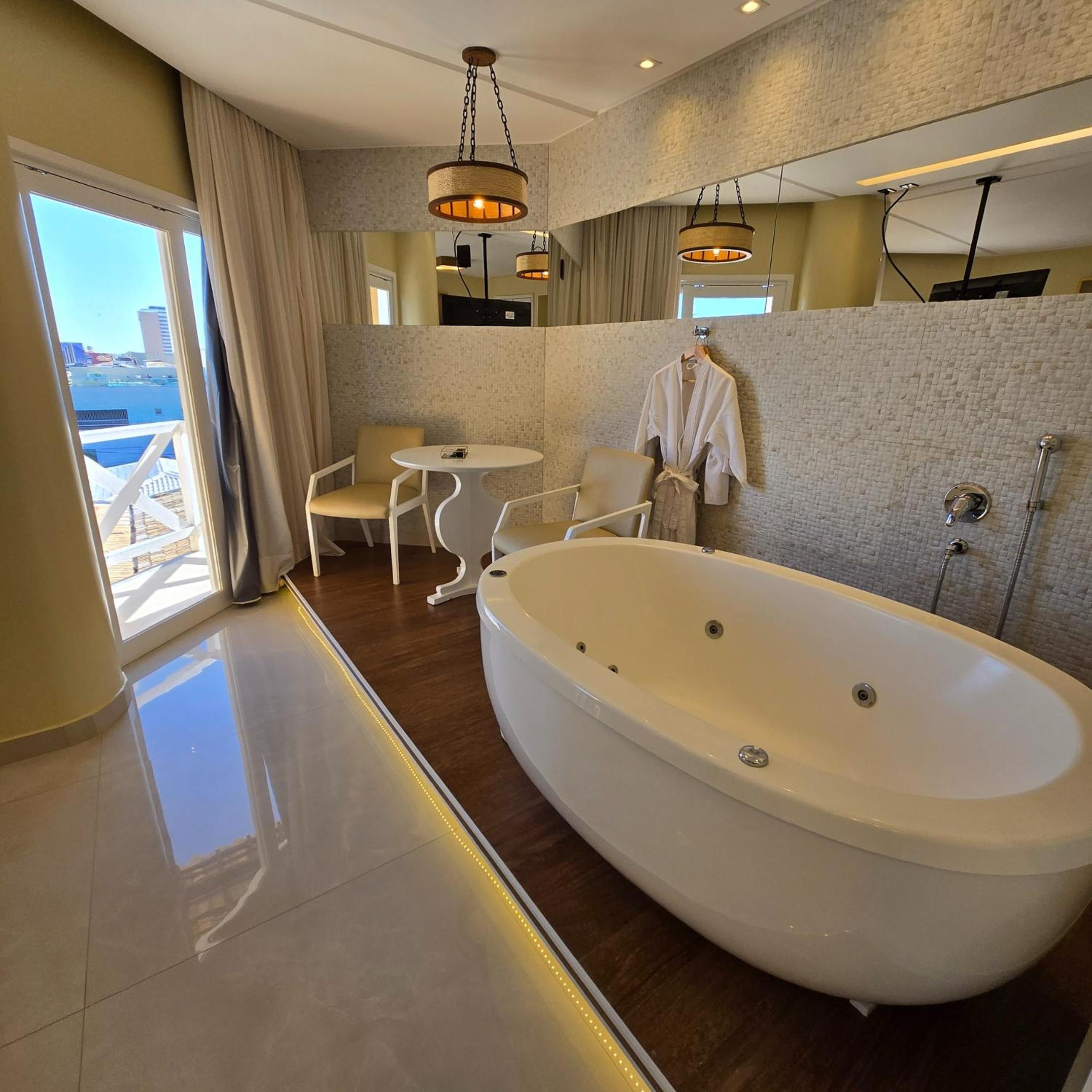 Suite with Hot Tub photo 2