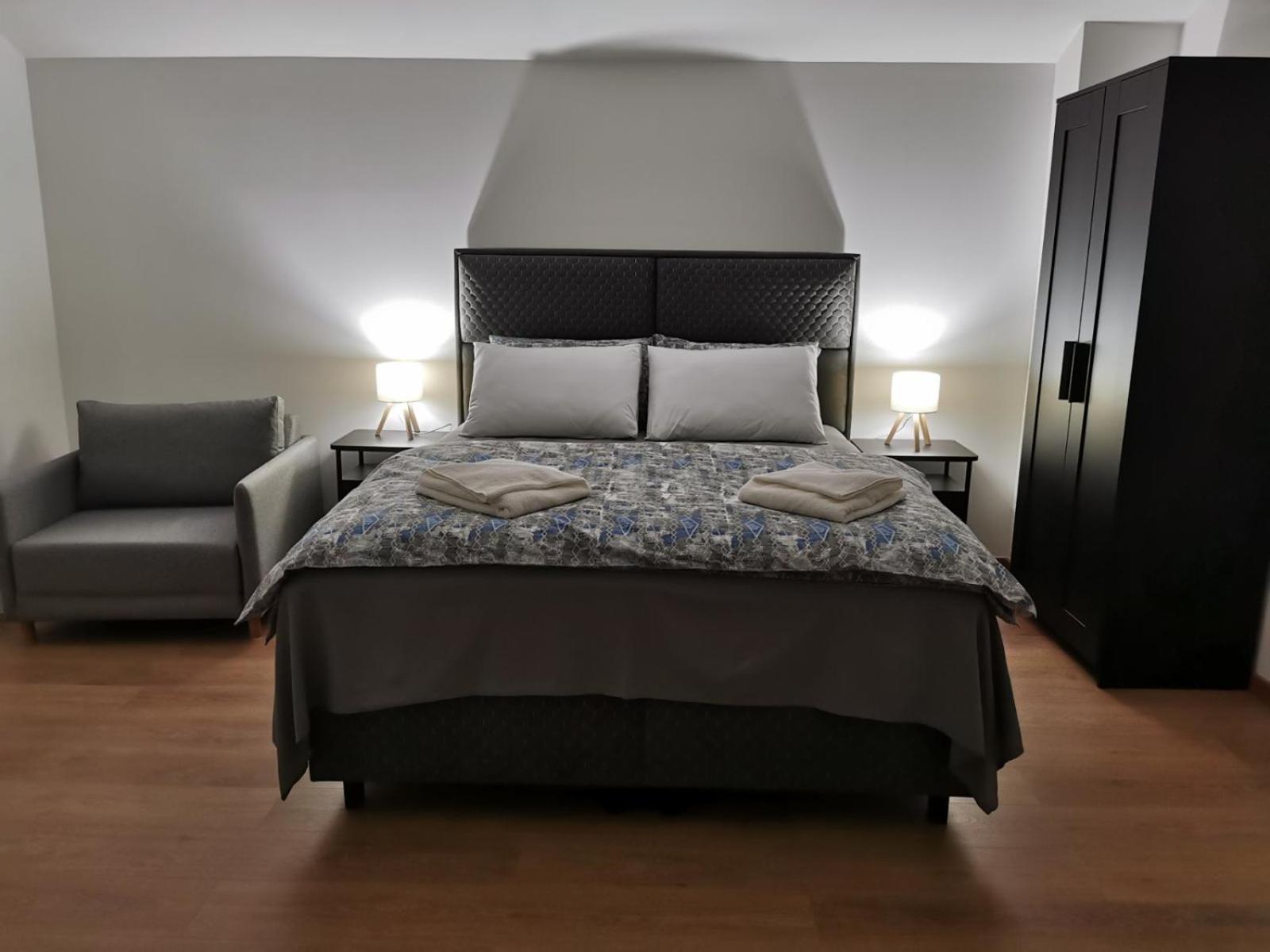 One-Bedroom Apartment photo 2