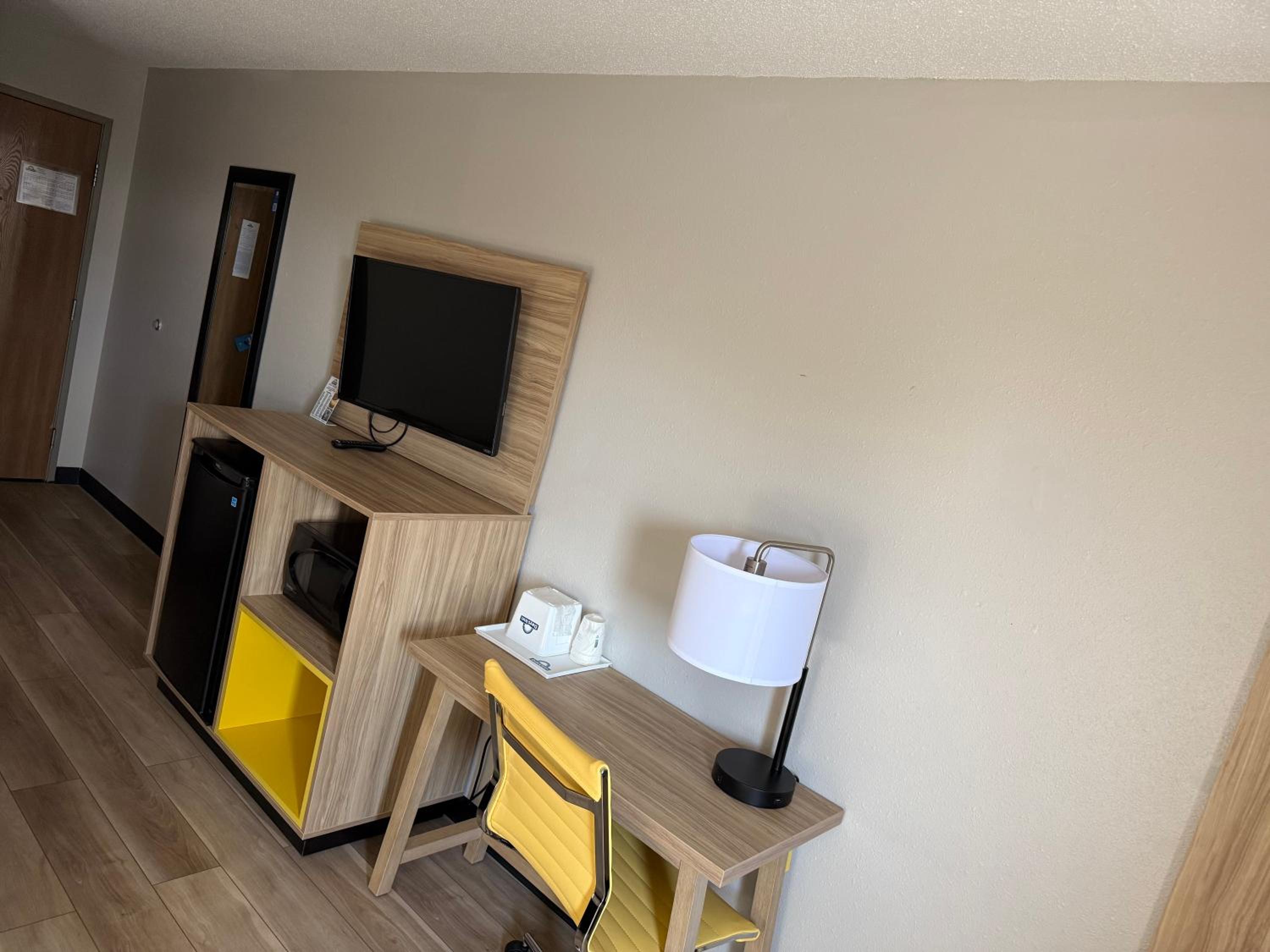 King Room - Non-Smoking - Photo 1