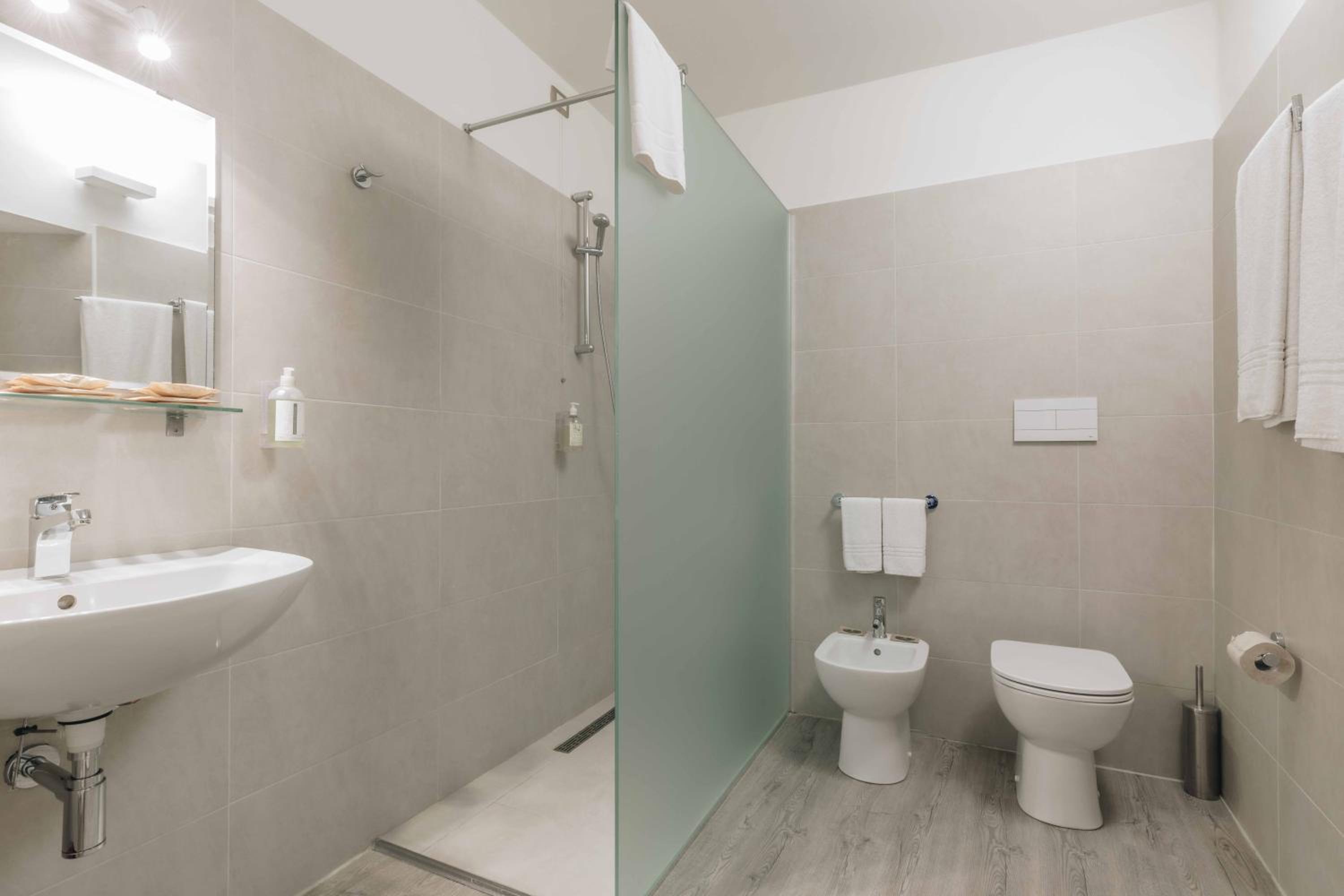 Double or Twin Room - Photo 3
