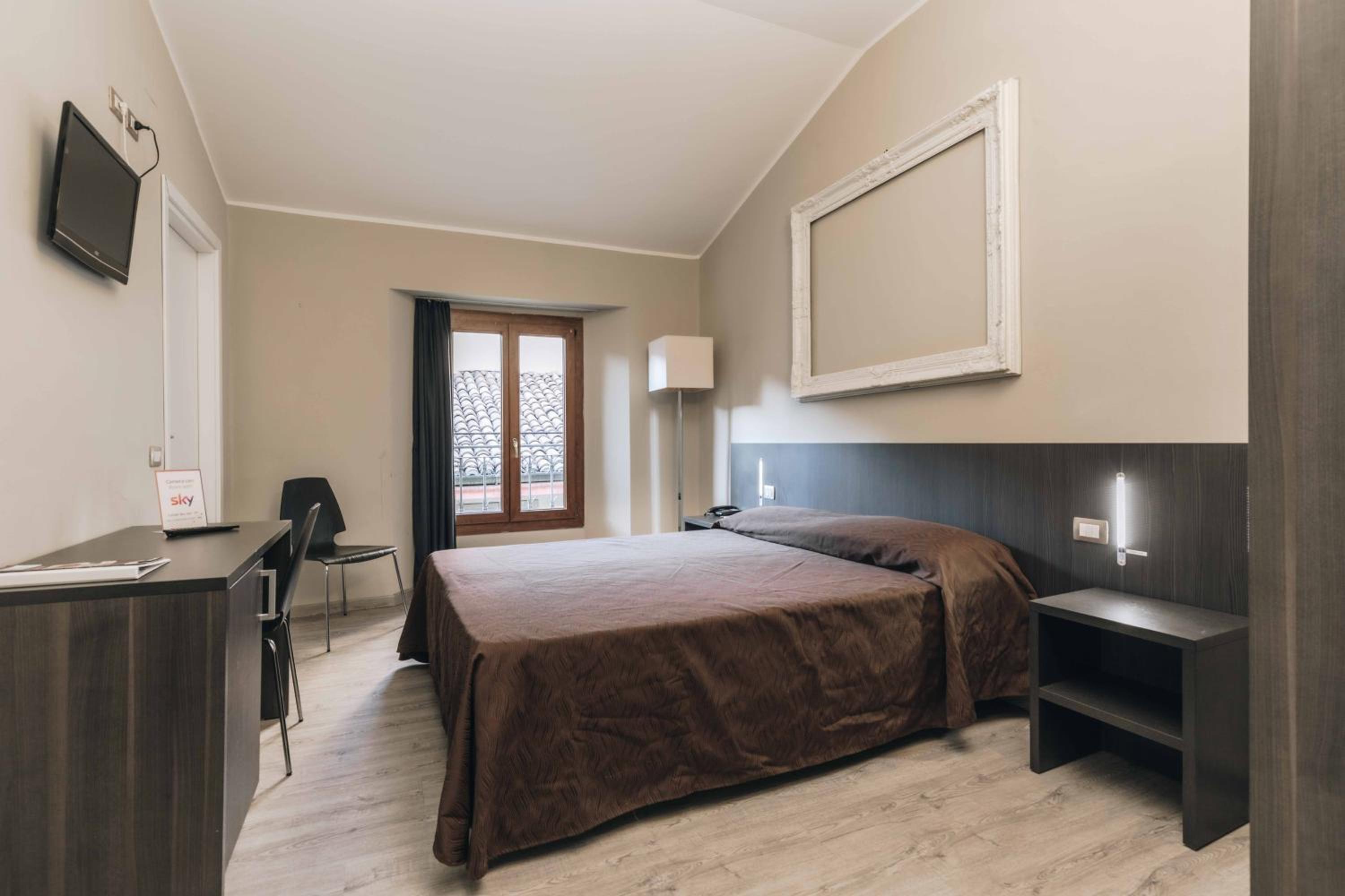 Double or Twin Room - Photo 5