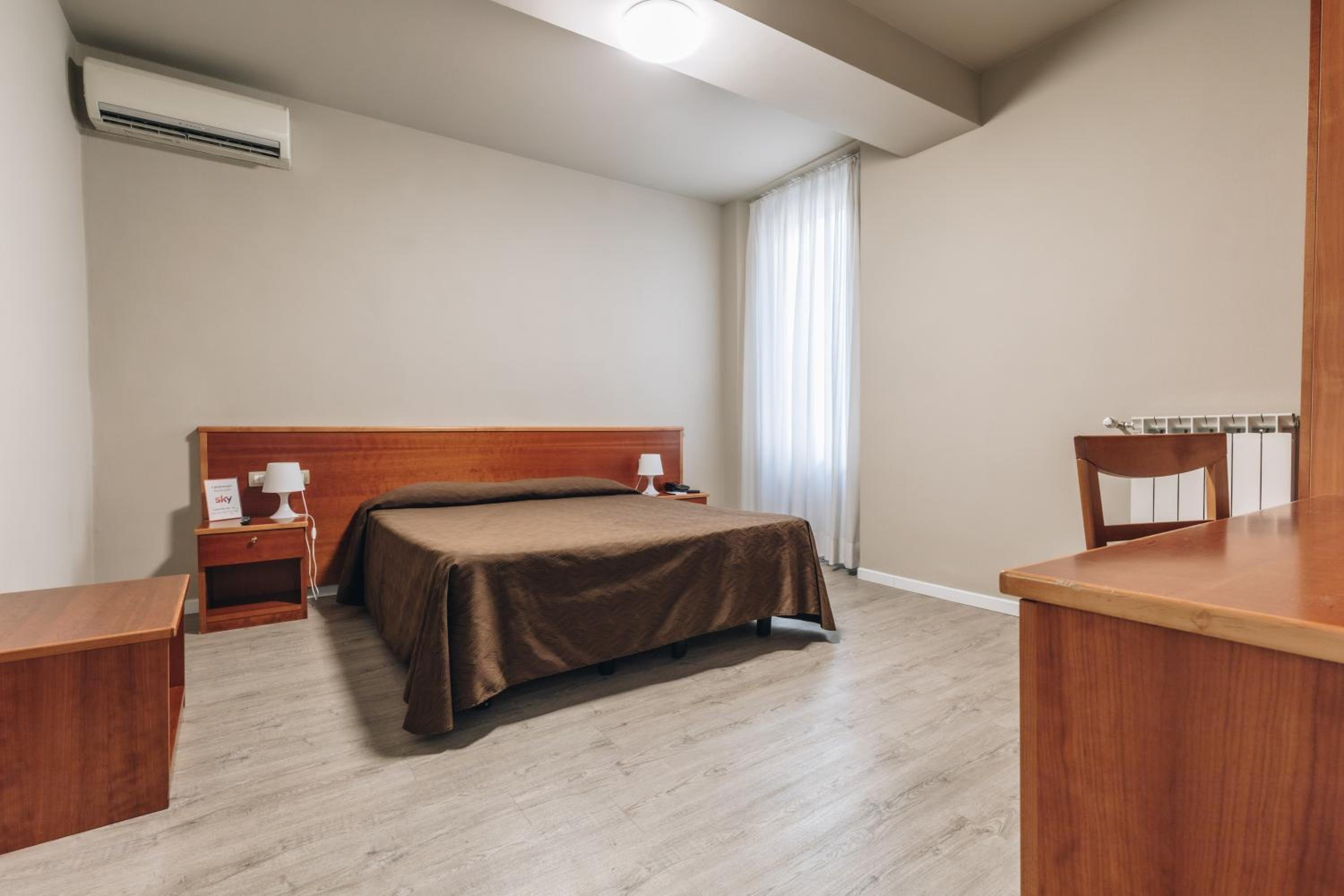 Double or Twin Room - Photo 6
