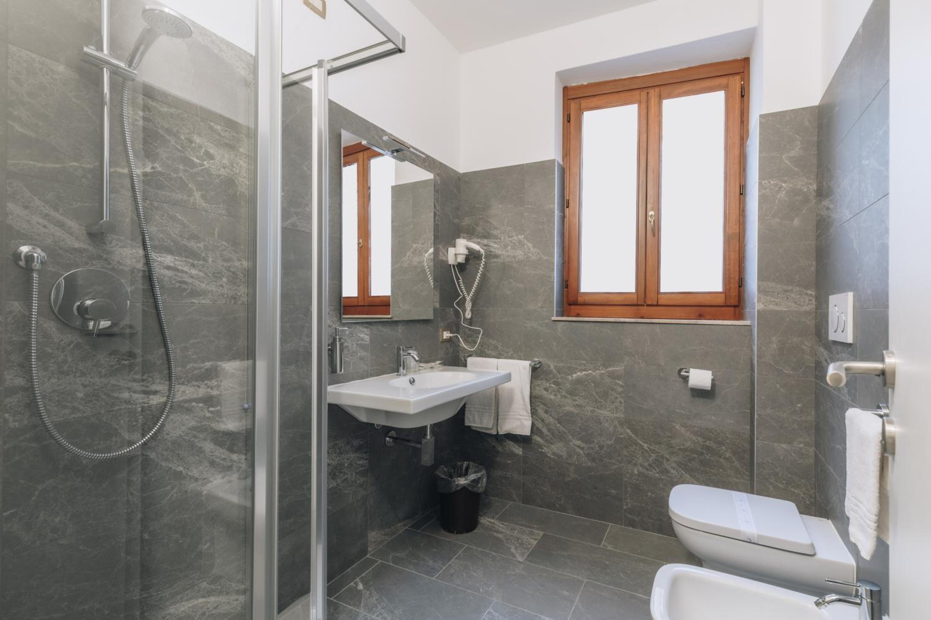 Double or Twin Room - Photo 2