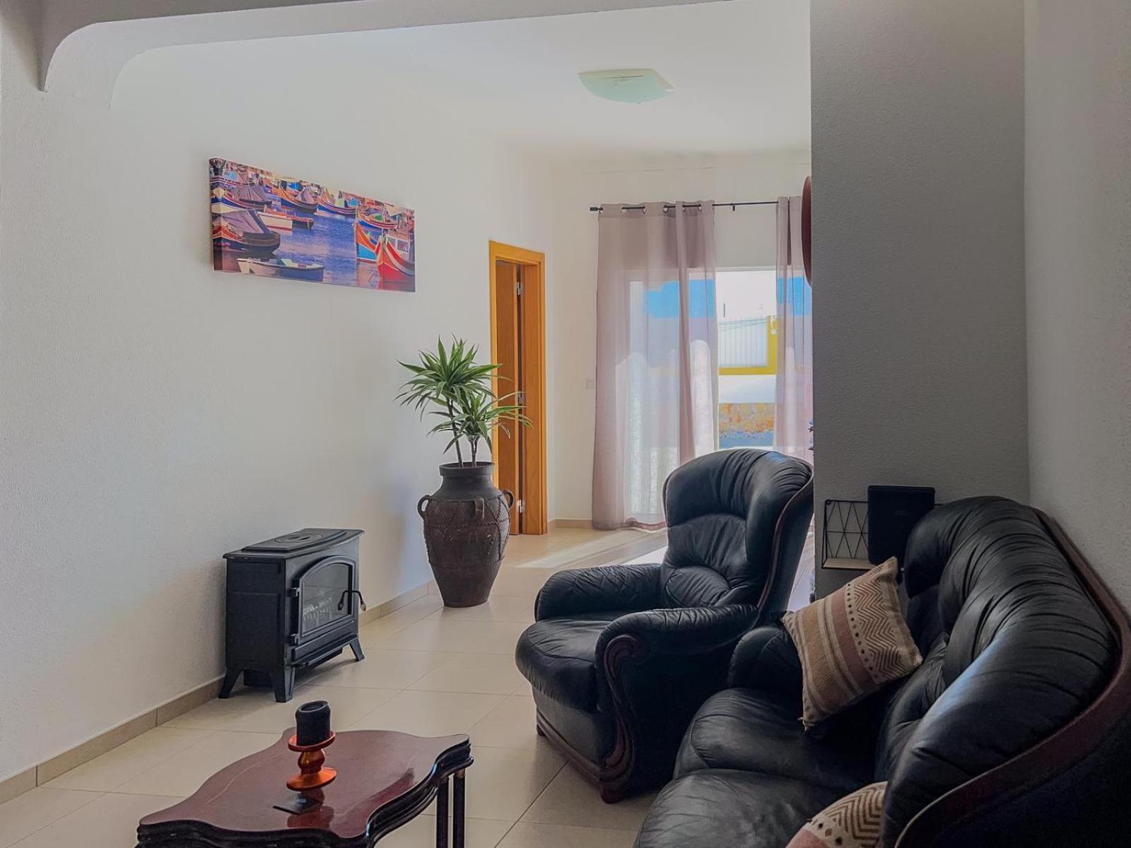 Three-Bedroom Apartment photo 1