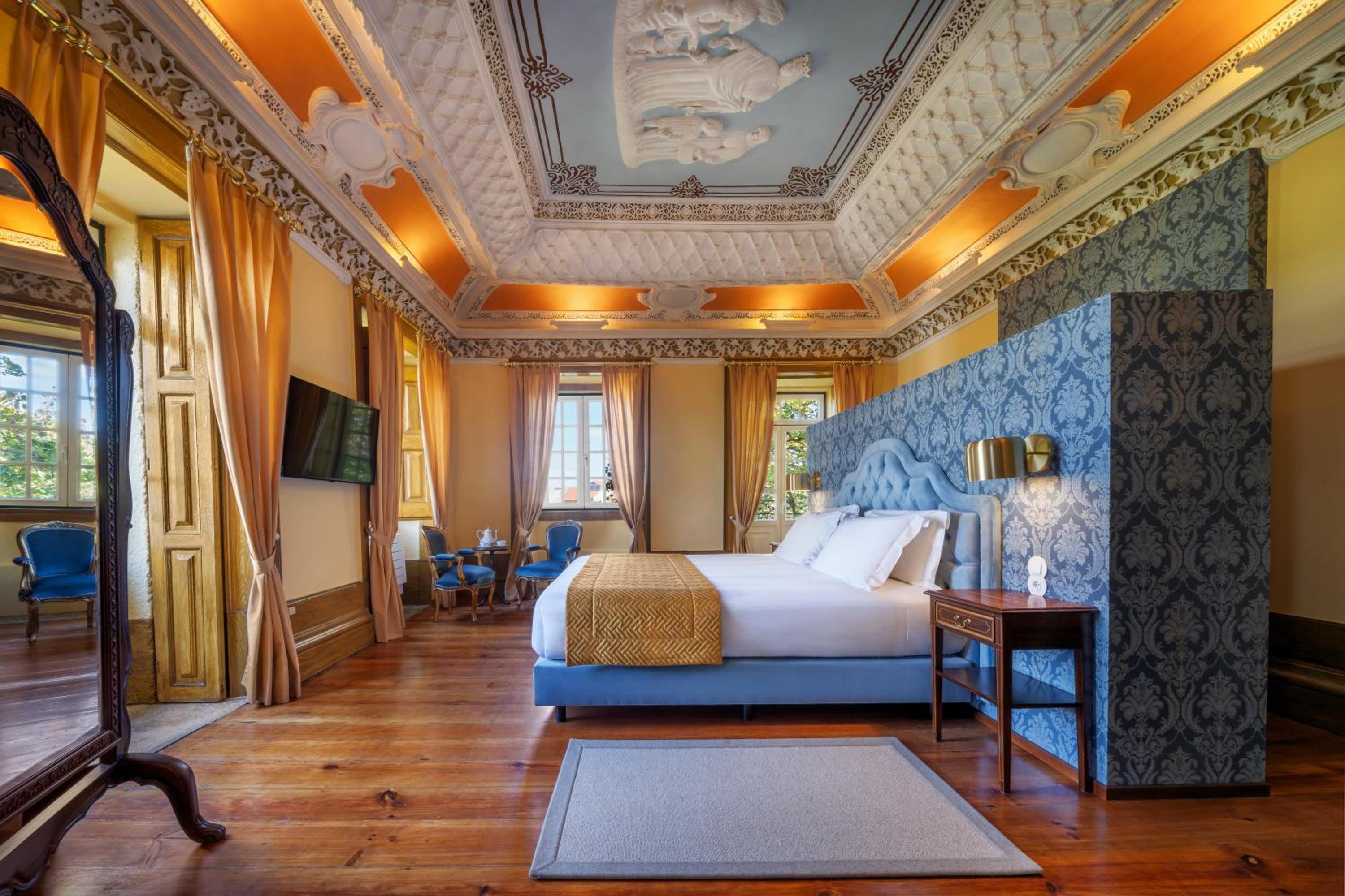 Deluxe Queen Suite photo 1