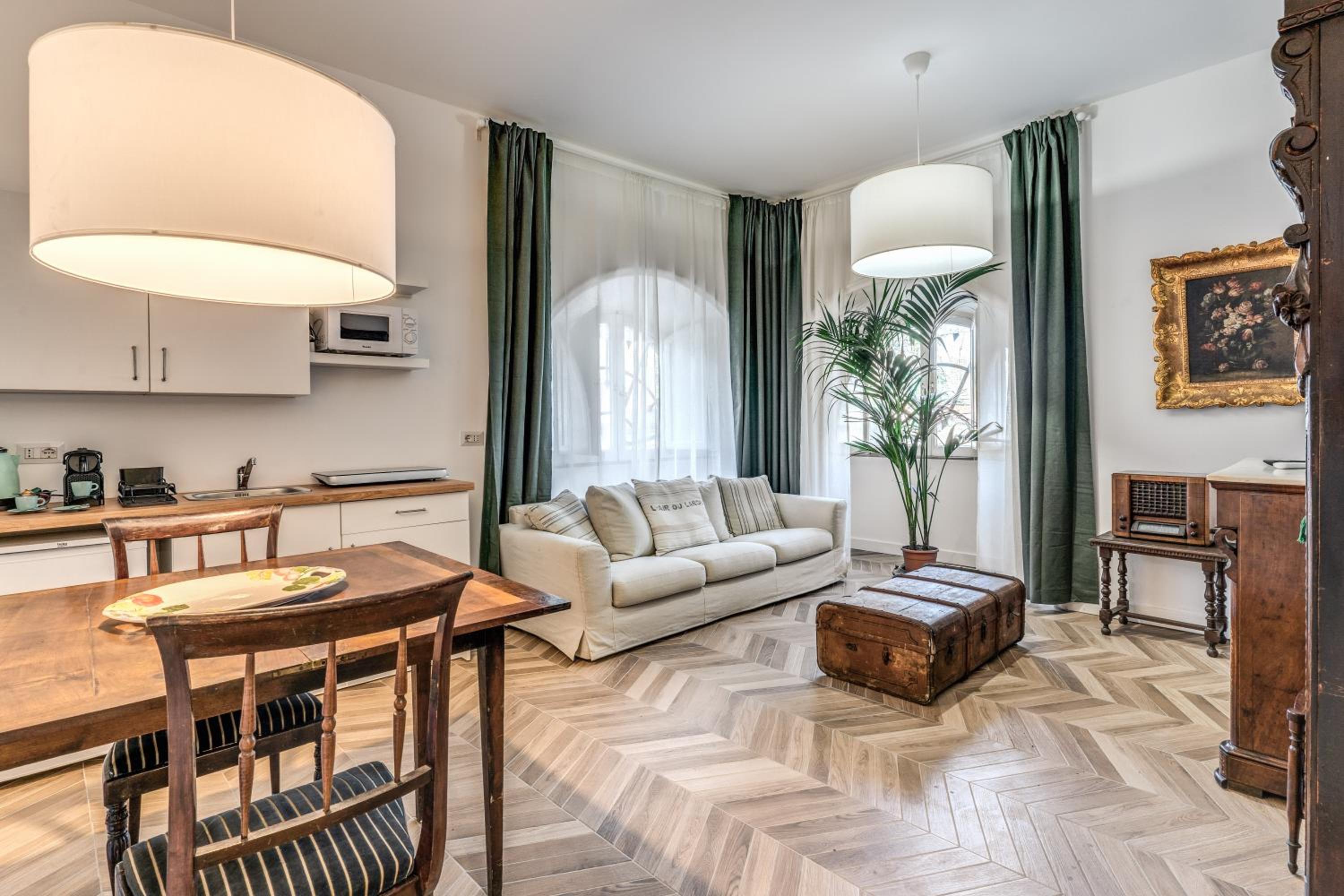 Four-Bedroom Deluxe Apartment