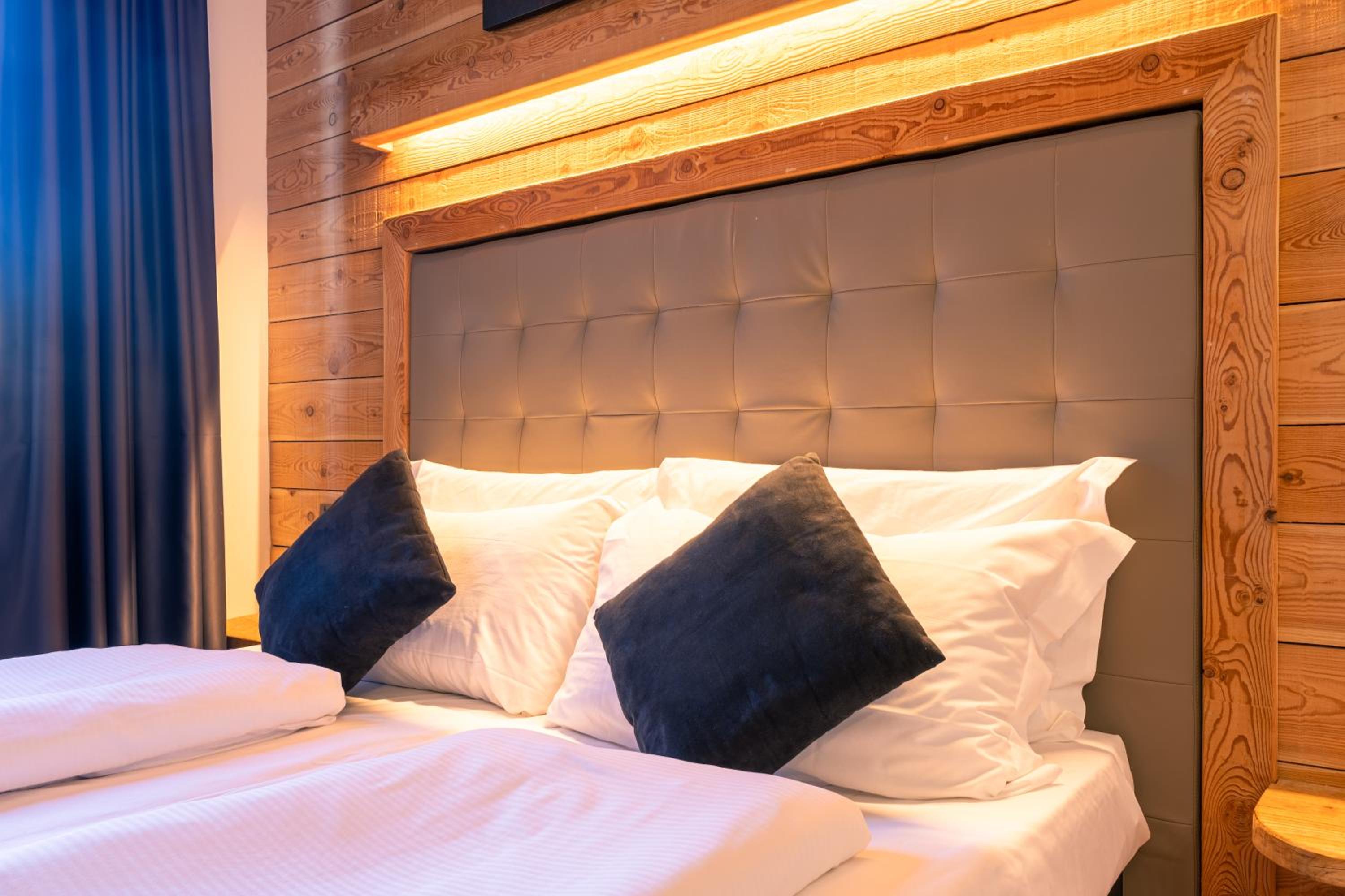 Double or Twin Room - Photo 5