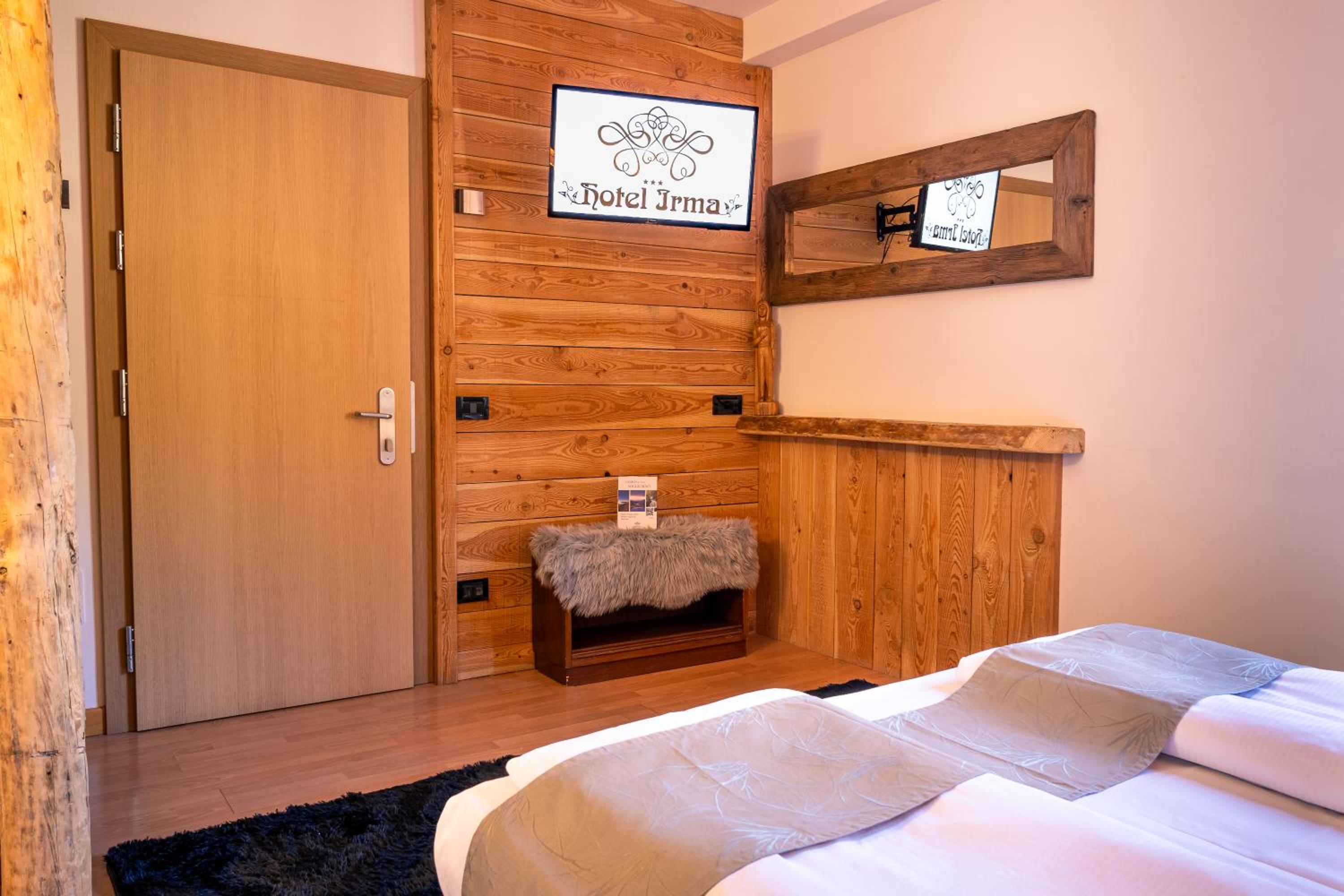Double or Twin Room - Photo 4
