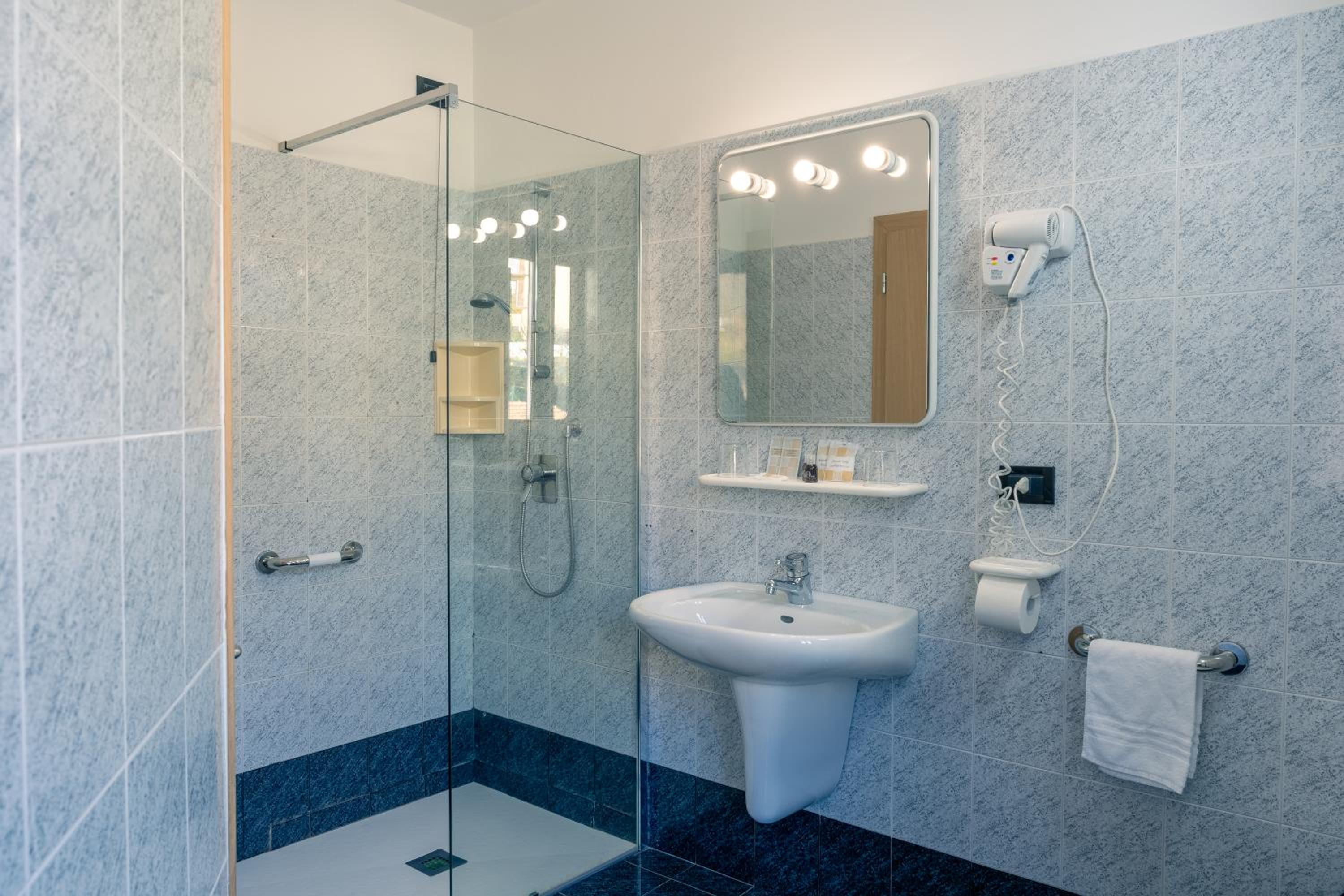 Triple Room - Photo 5