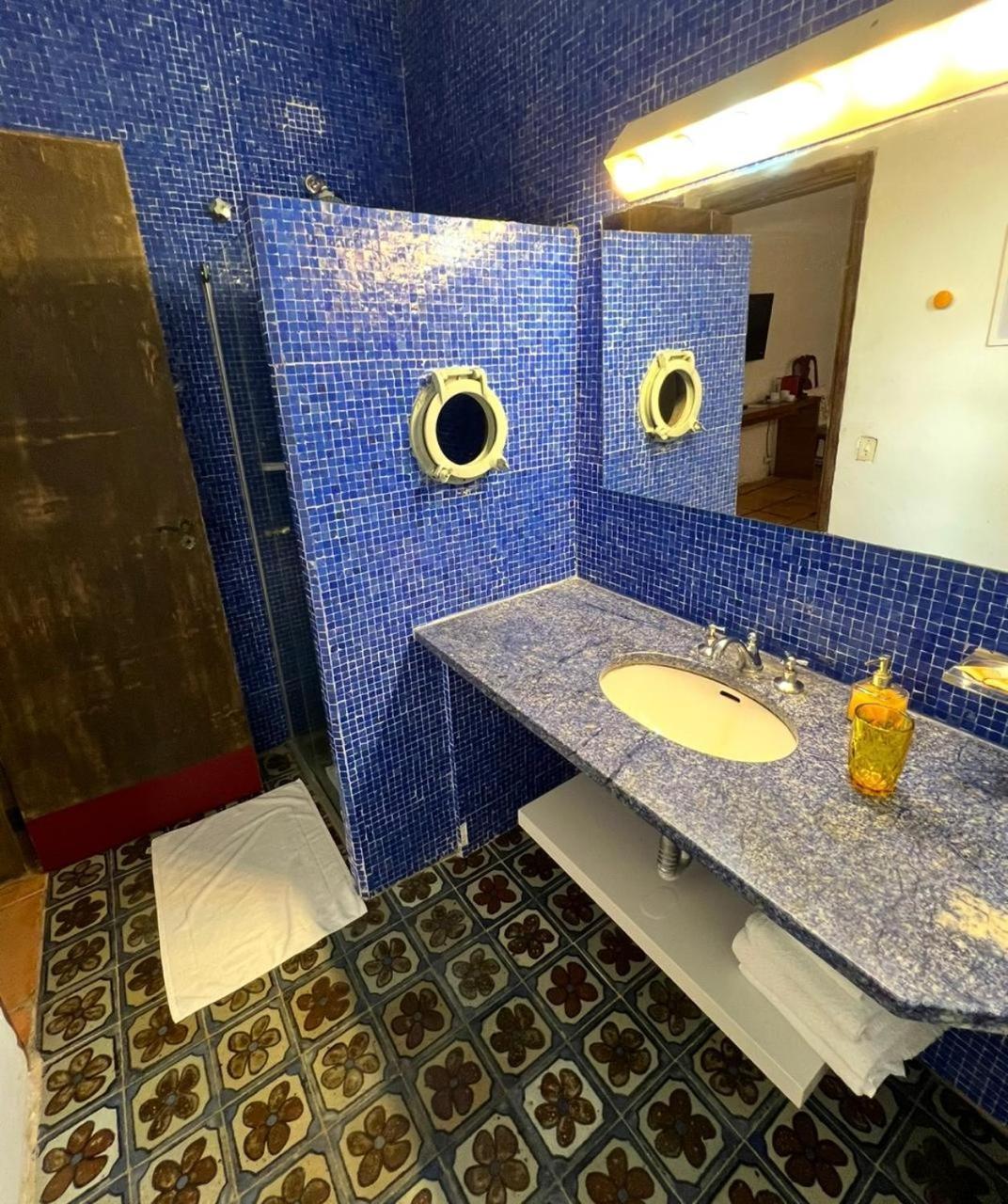 Deluxe Suite - Photo 9