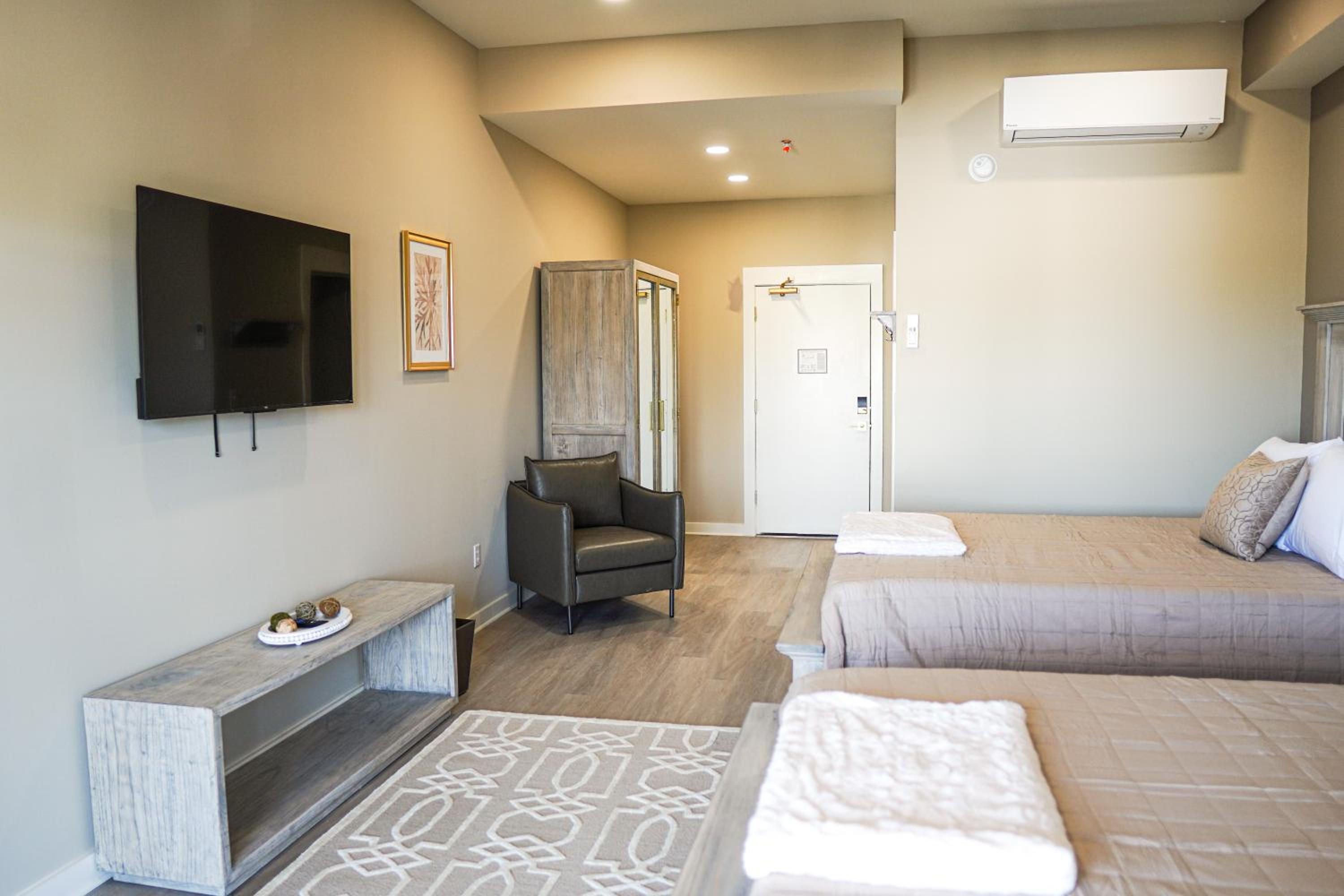 Queen Room with Two Queen Beds - Photo 1