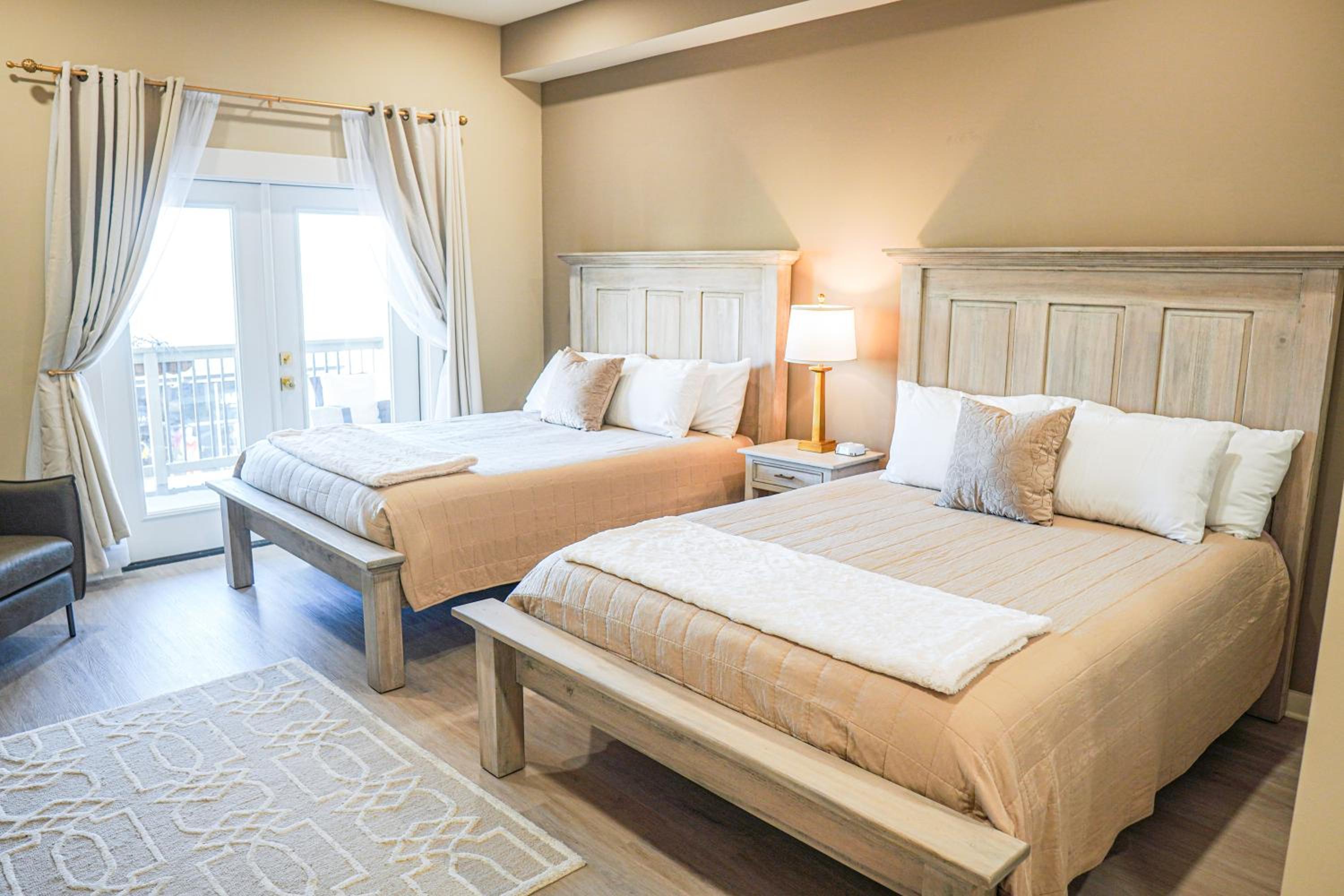Queen Room with Two Queen Beds - Photo 6
