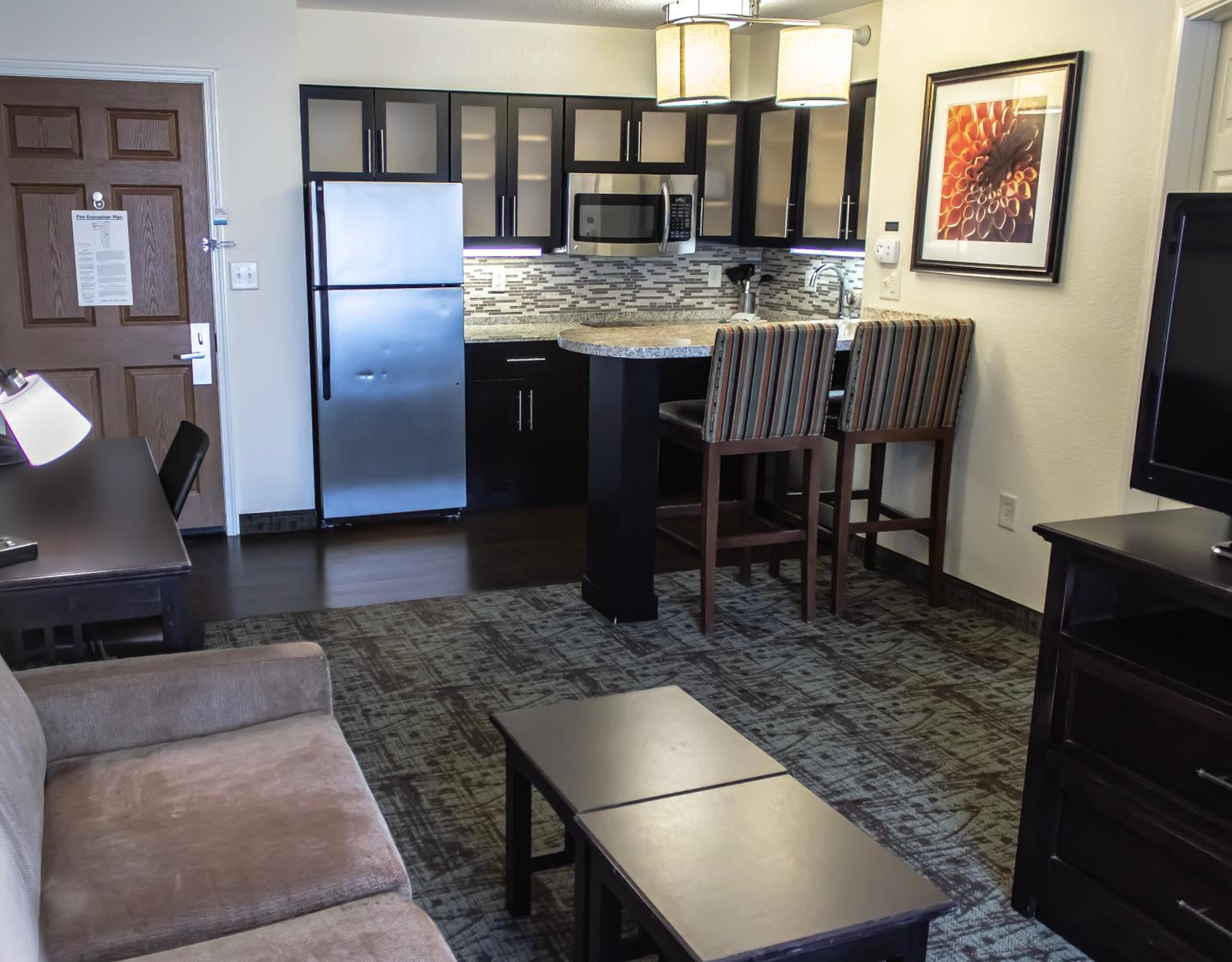 One-Bedroom King Suite with Sofa Bed - Photo 2