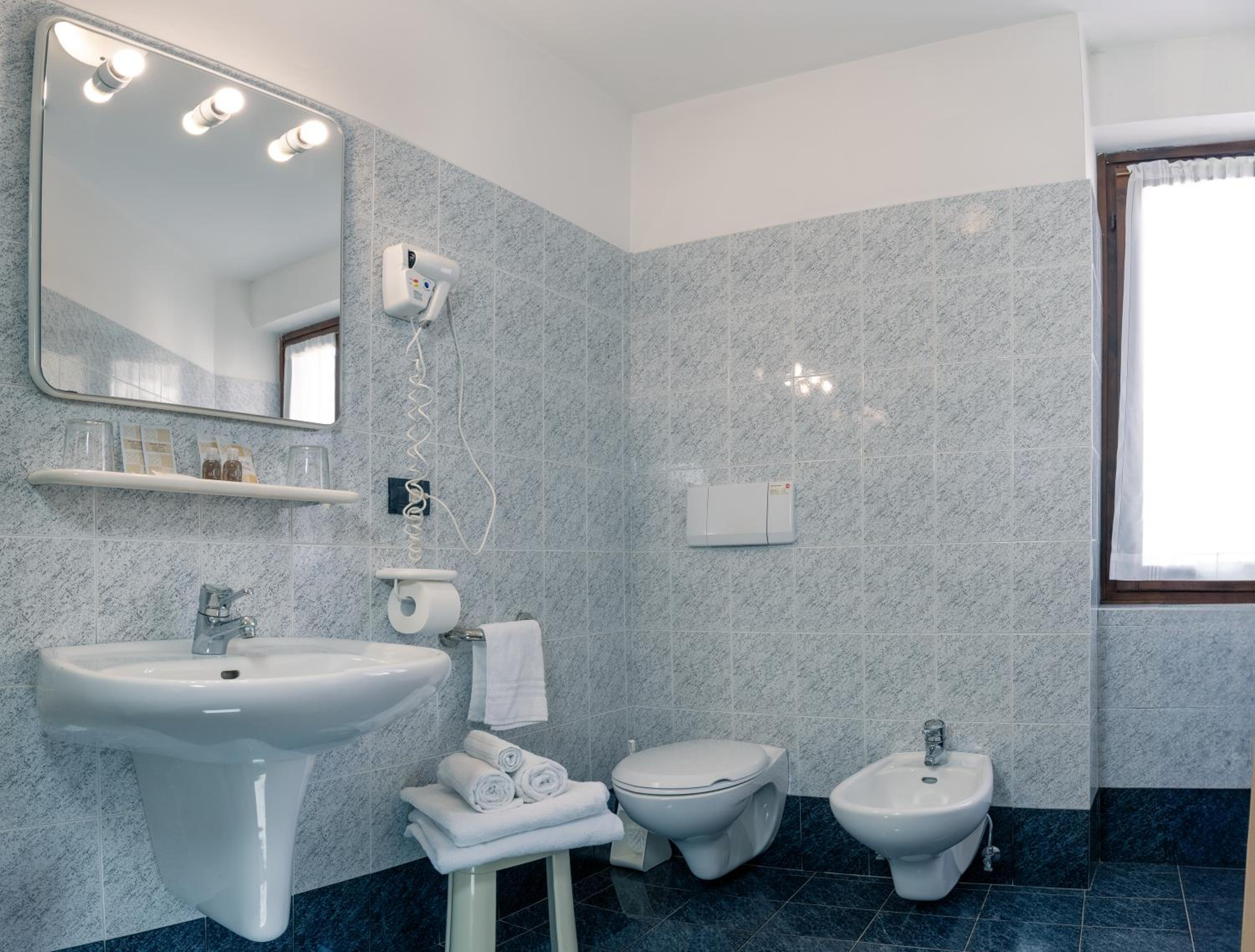 Quadruple Room - Photo 2