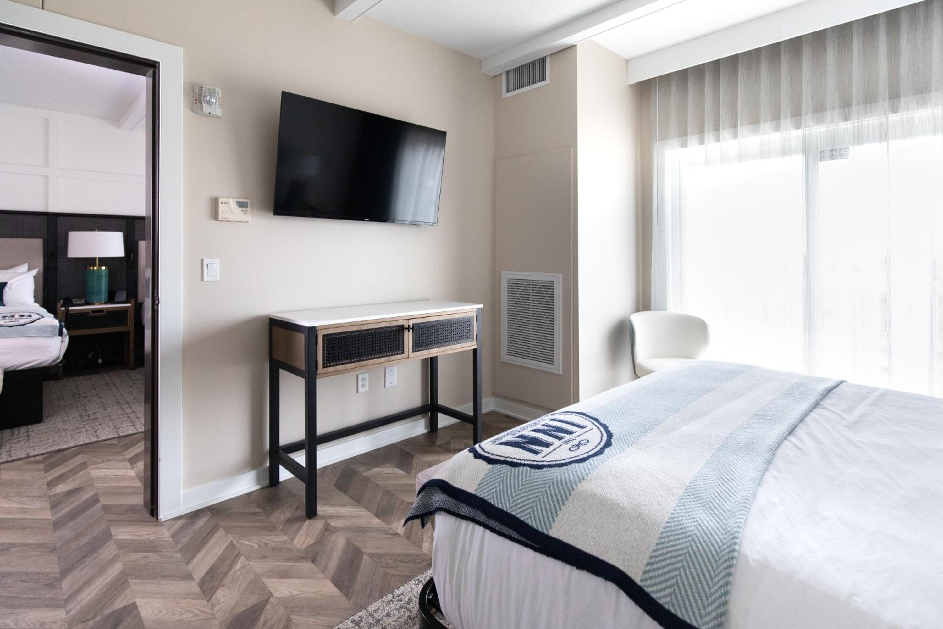 Queen Suite photo 2