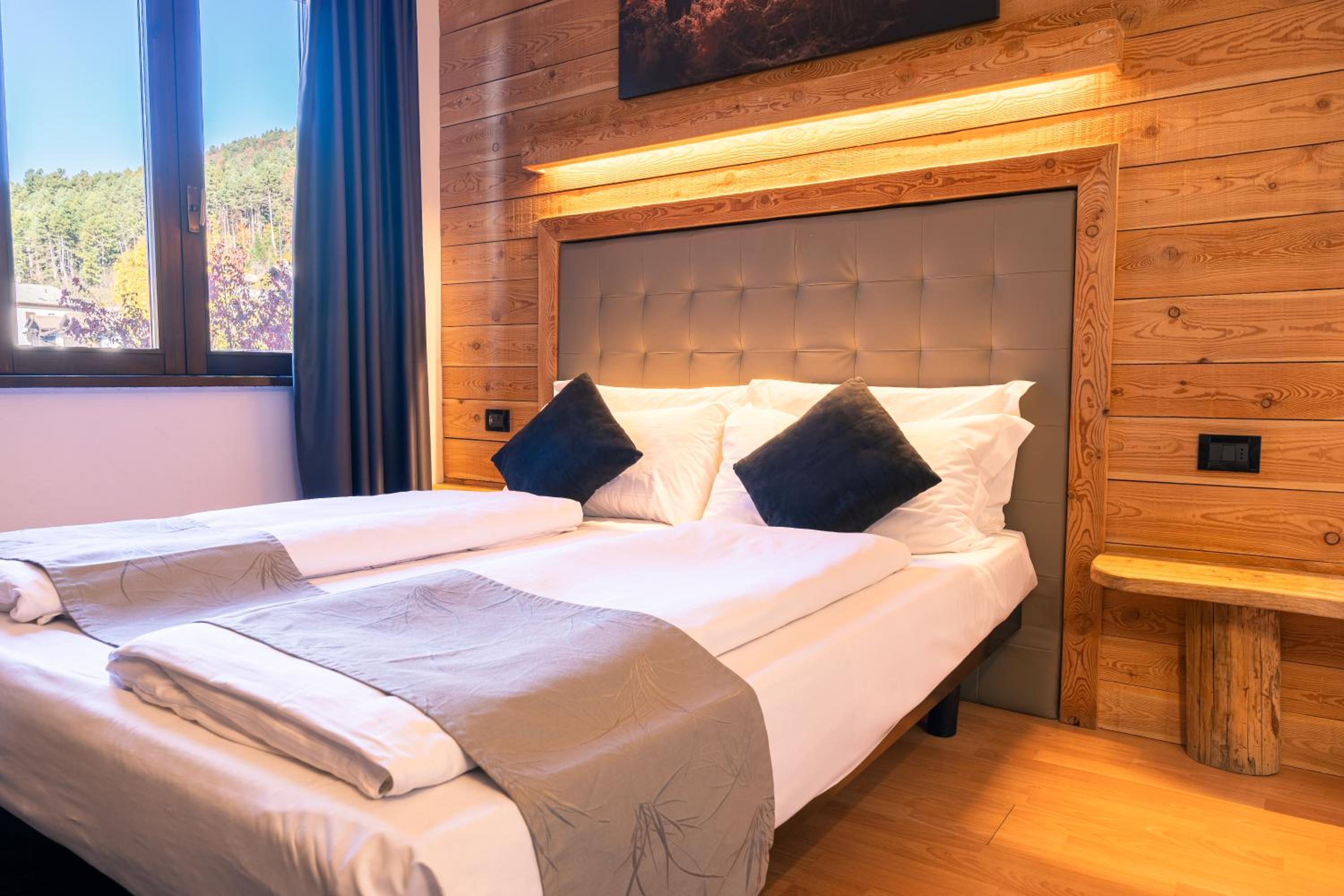 Double or Twin Room - Photo 9