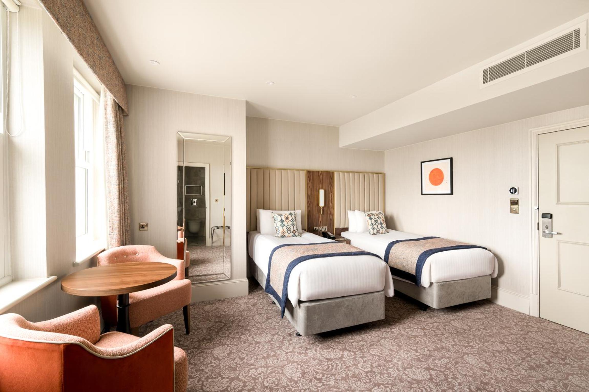 Standard Twin Room - Photo 9