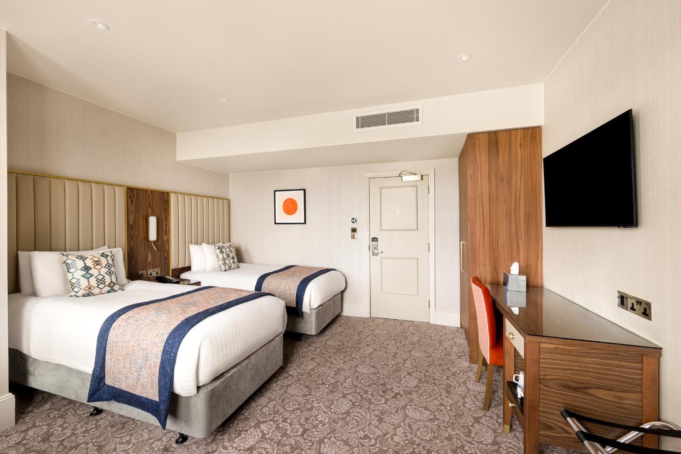 Standard Twin Room - Photo 10