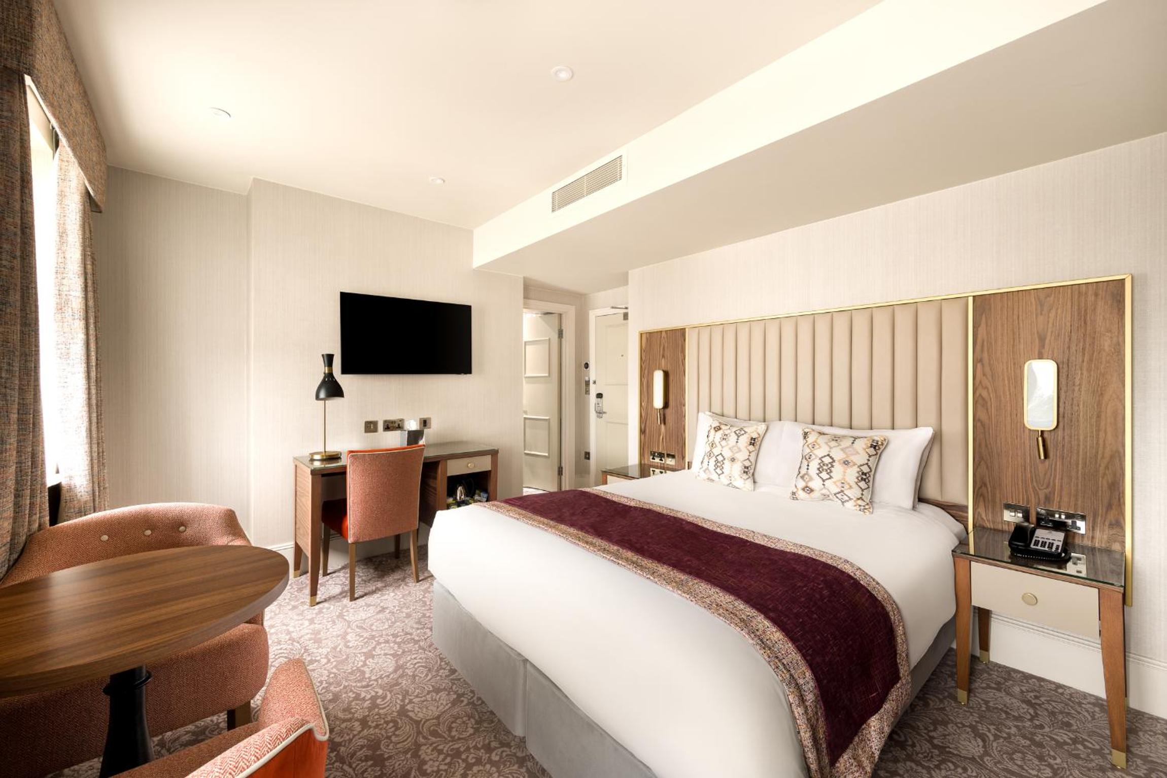 Standard Queen Room - Photo 16