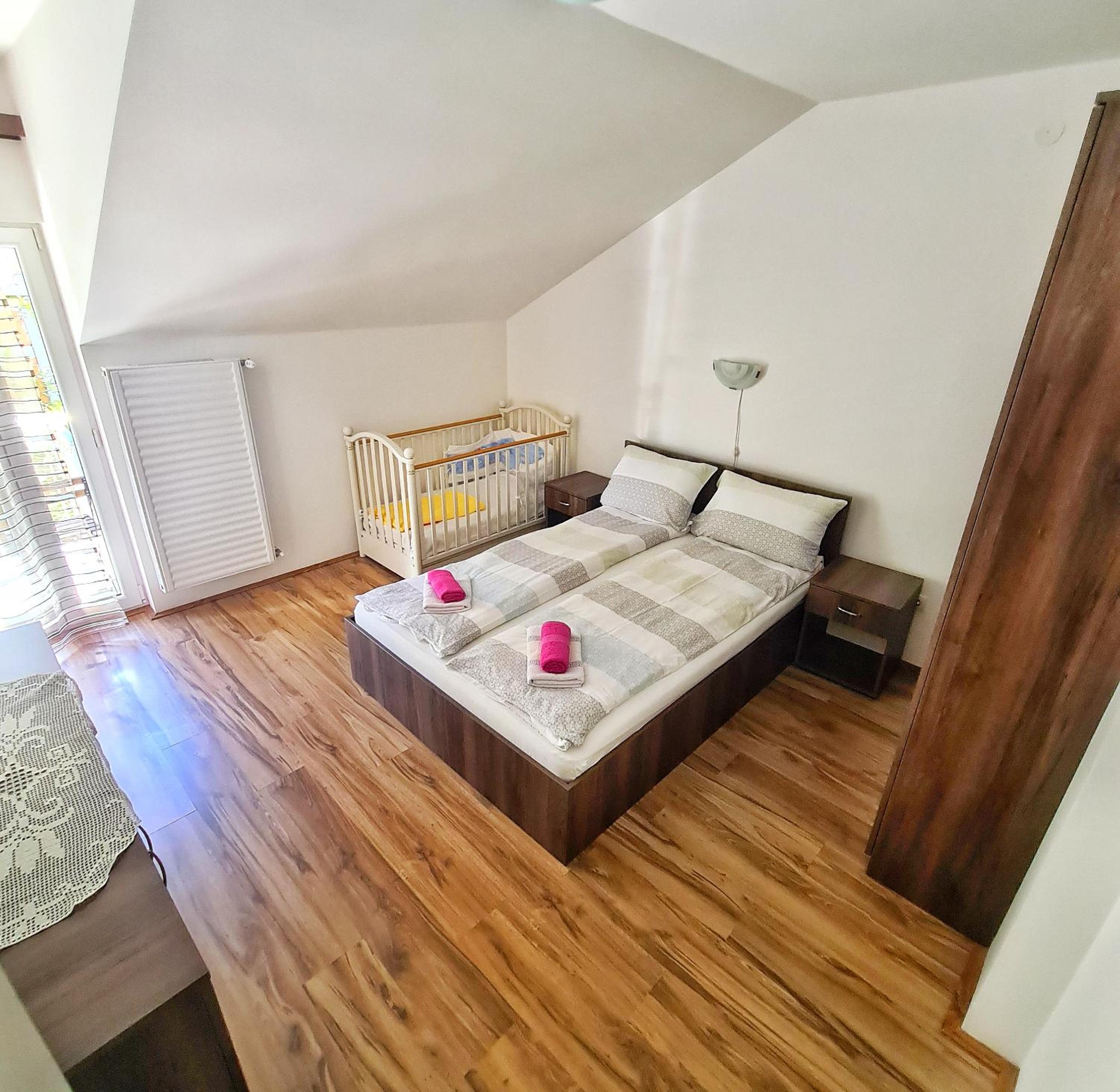 One-Bedroom Apartment with Terrace photo 3