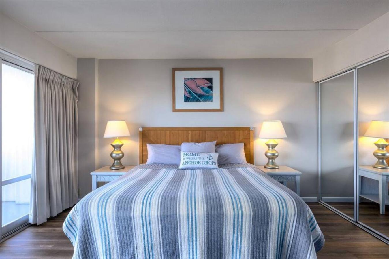 1519 Ilikai Collection 9 Beachfront Resort recently upgraded: Apartment photo