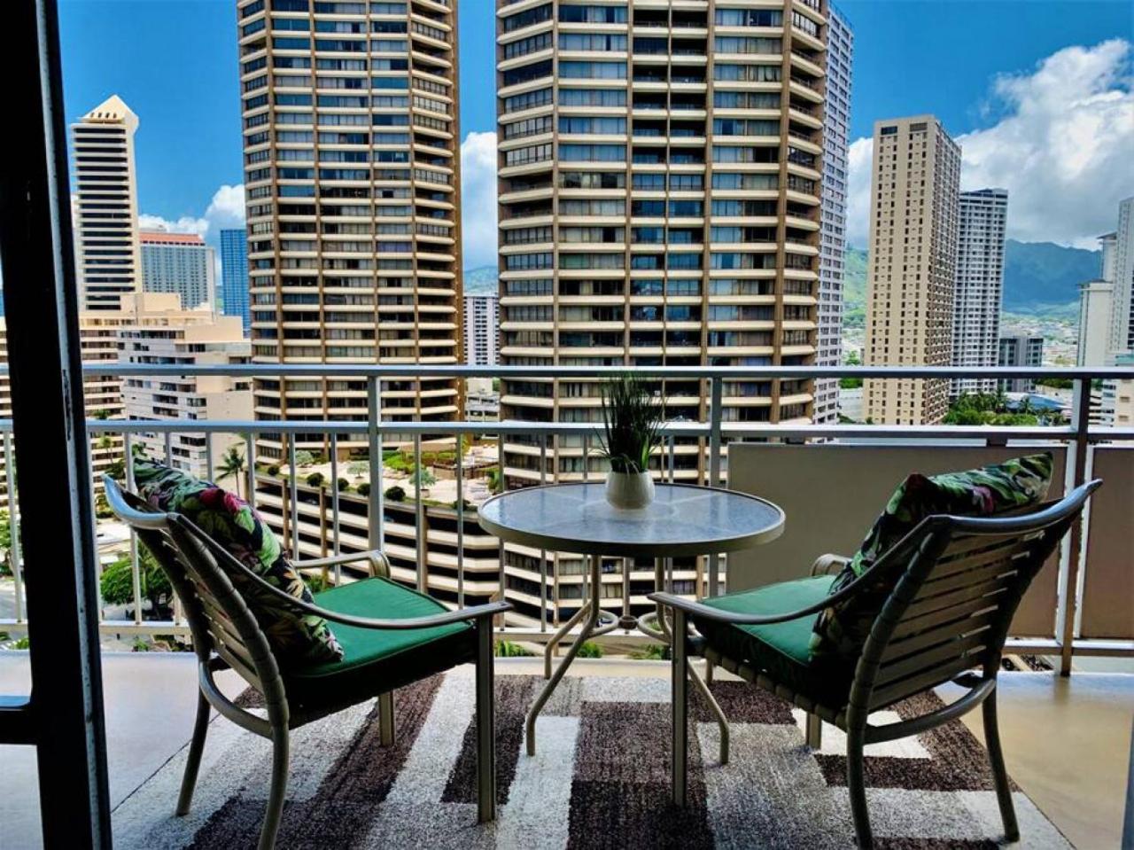1519 Ilikai Collection 9 Beachfront Resort recently upgraded: Apartment photo