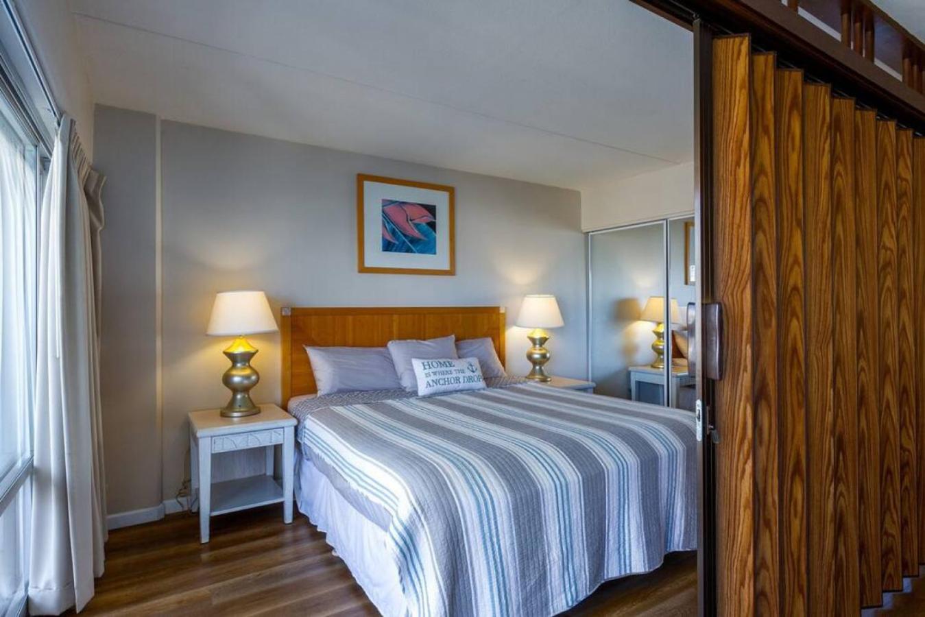 1519 Ilikai Collection 9 Beachfront Resort recently upgraded: Apartment photo