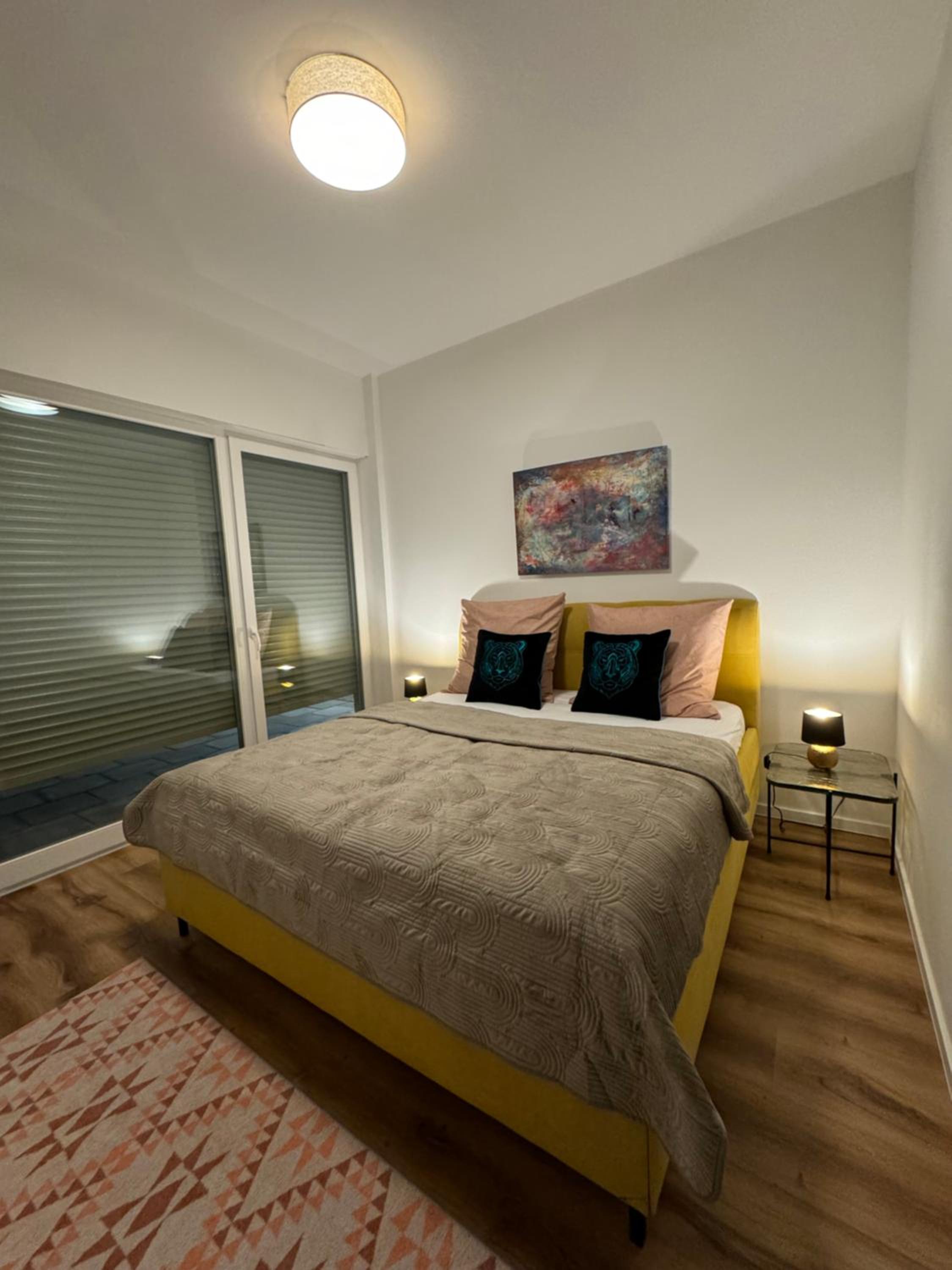 One-Bedroom Apartment photo 1