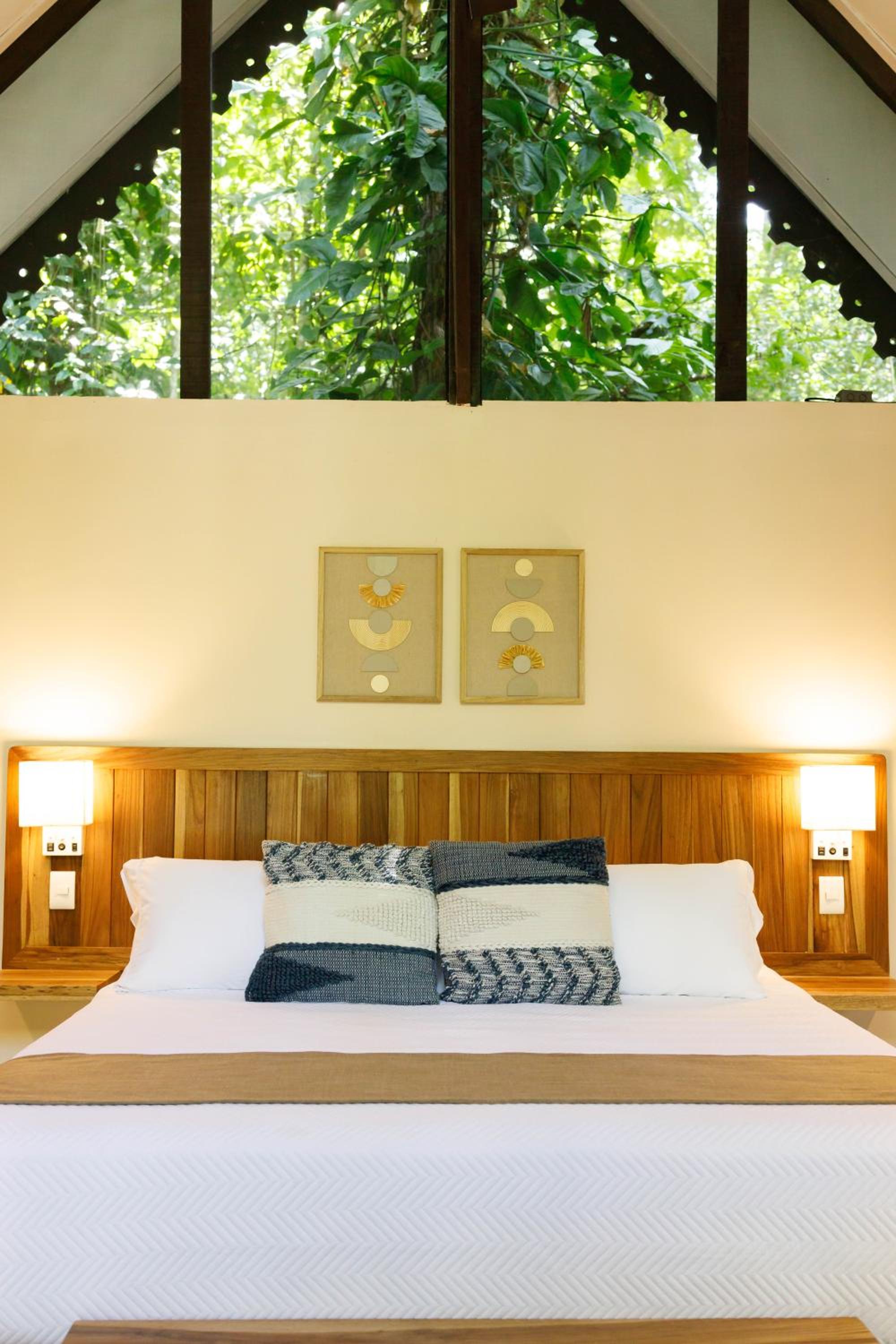 Bungalow 1 King Bed photo 3