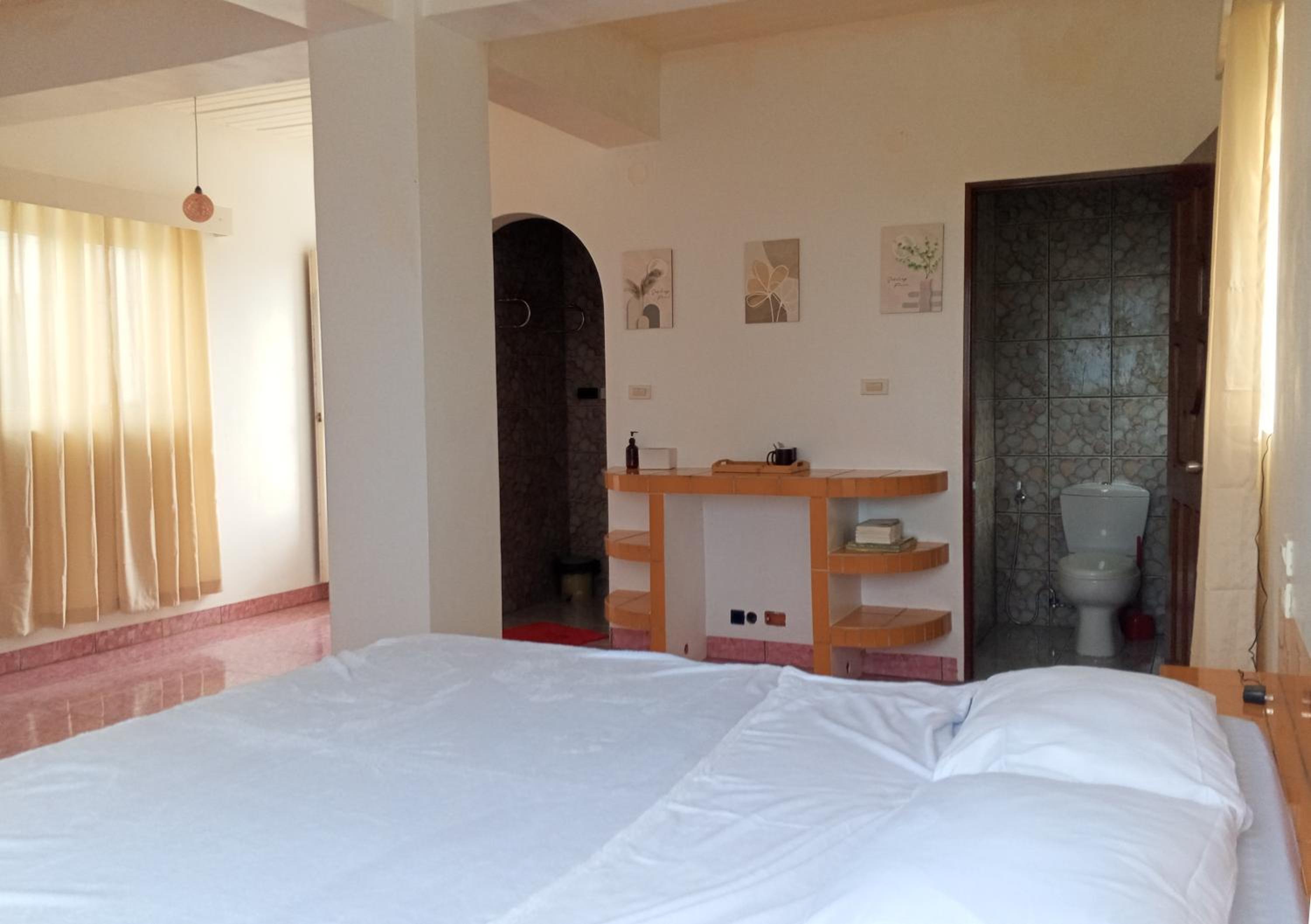 Studio Apartment with Balcony photo 3