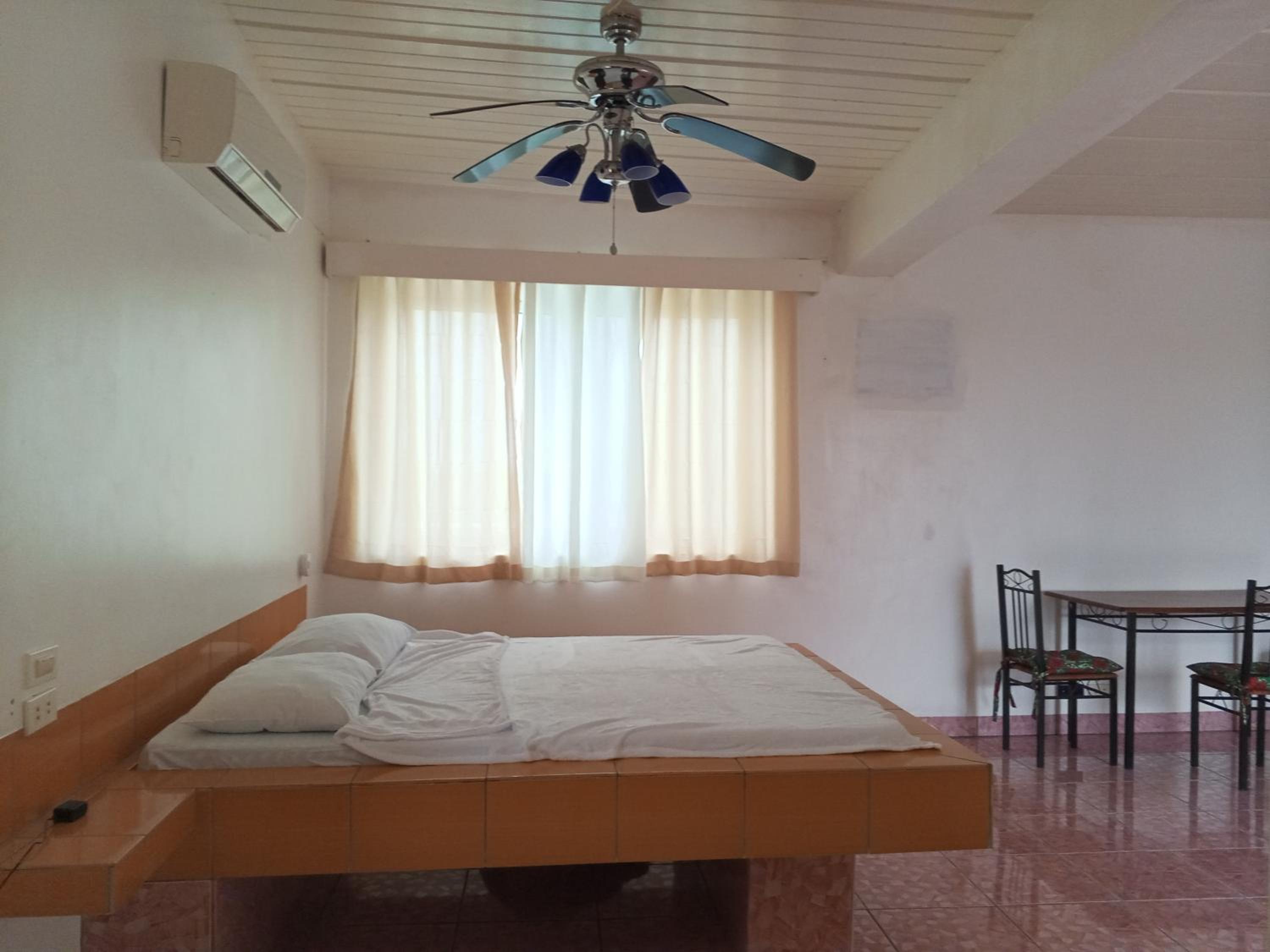 Studio Apartment with Balcony photo 1