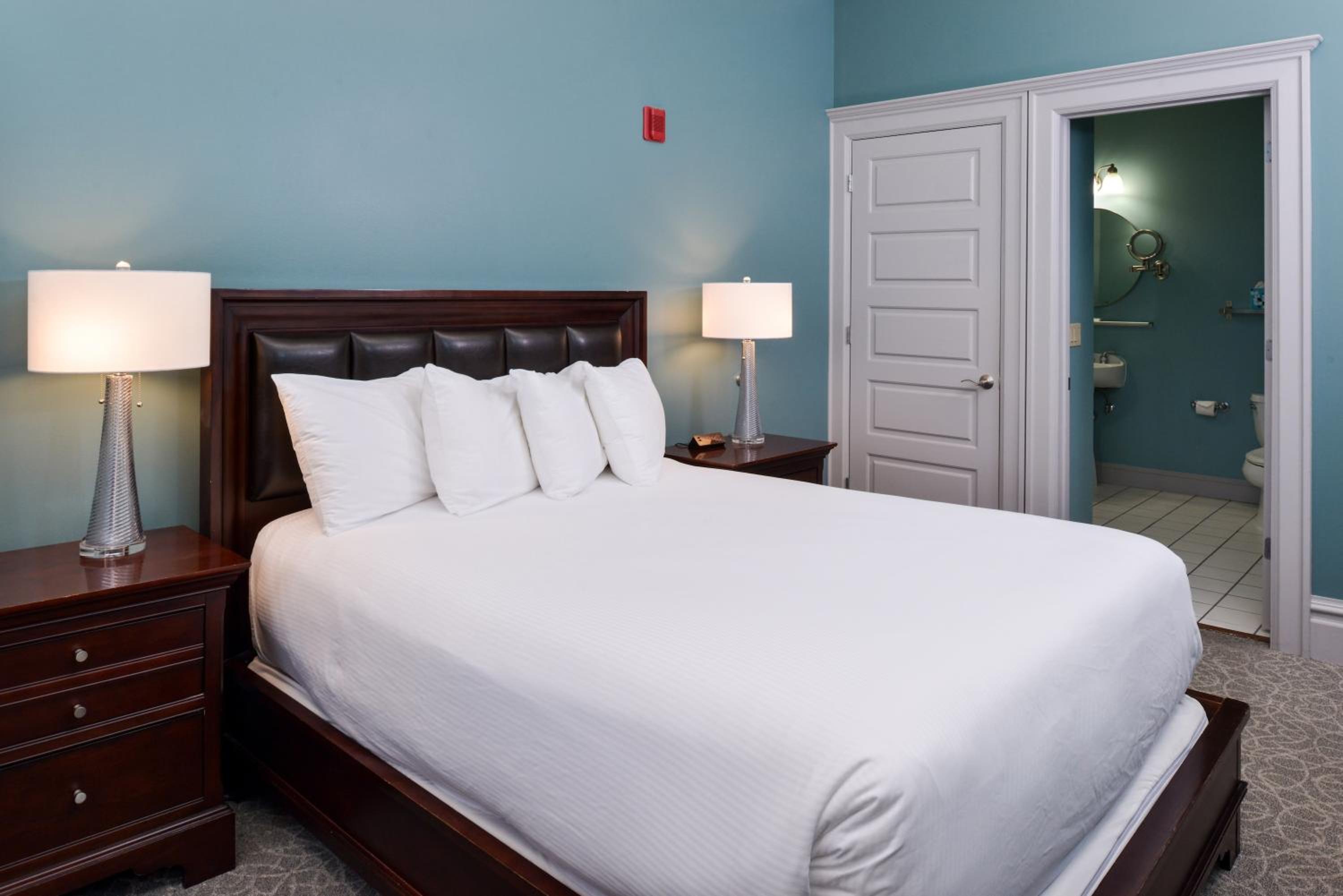 Queen Room - Disability Access - Photo 3