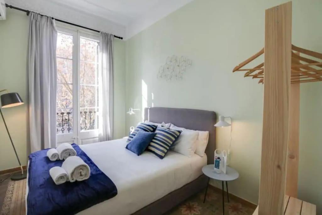 Three-Bedroom Apartment photo 2
