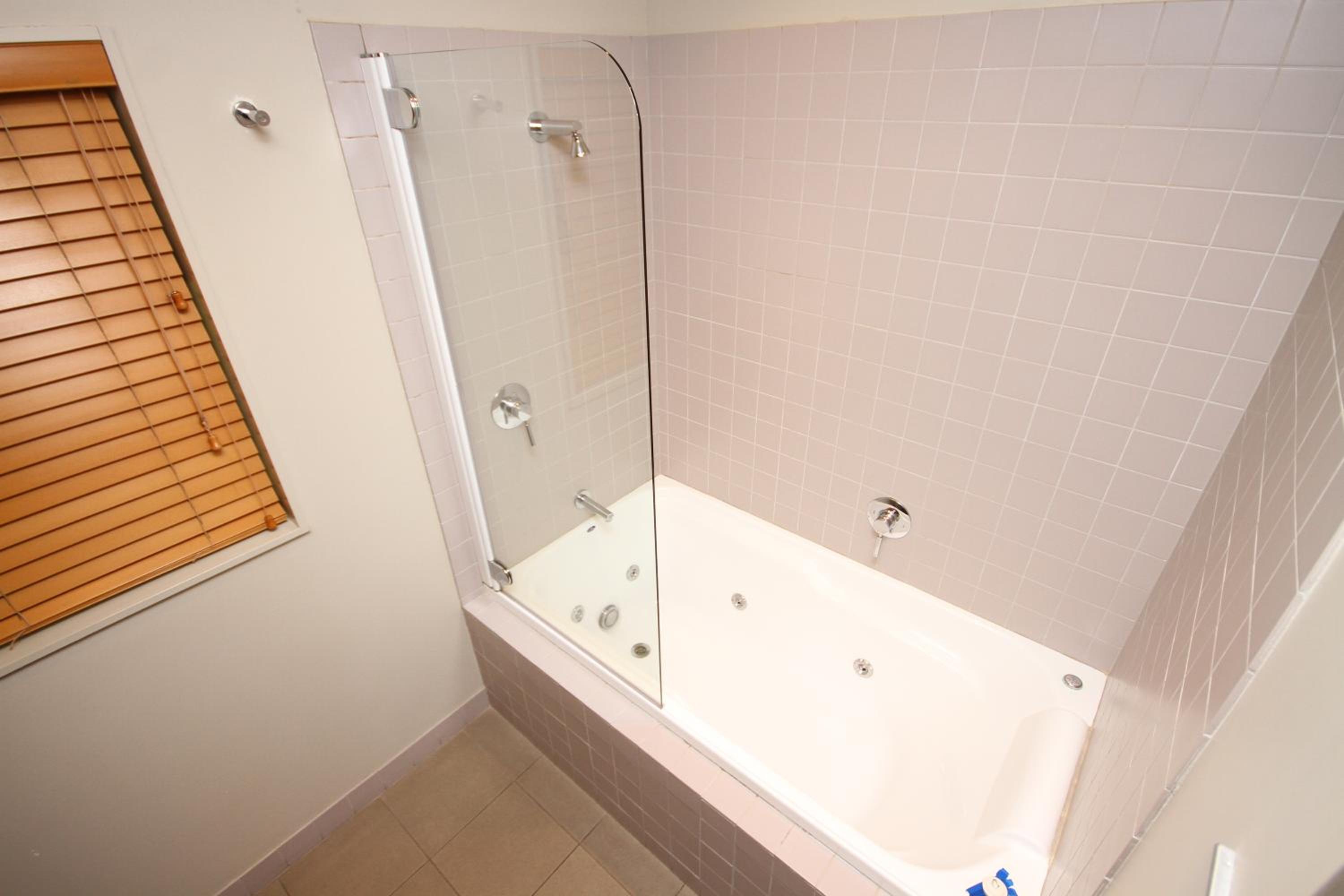One-Bedroom Suite photo 3