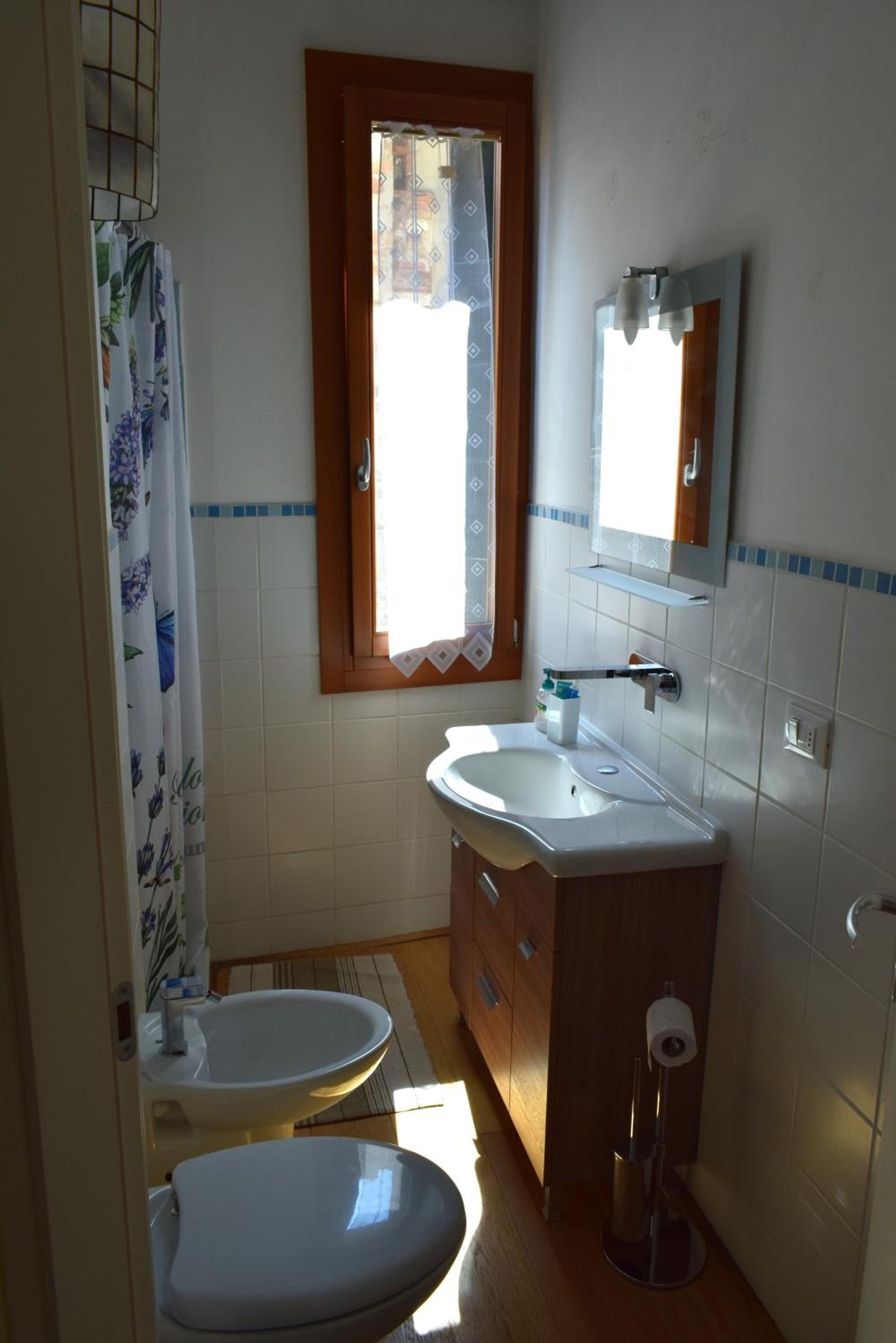 One-Bedroom Apartment photo 3