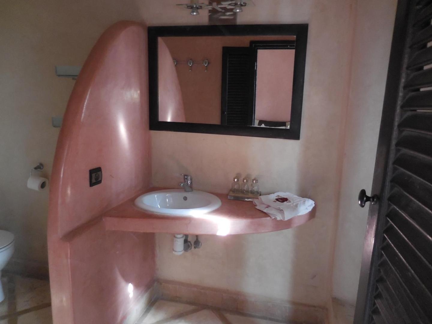 Deluxe Double or Twin Room - Photo 6
